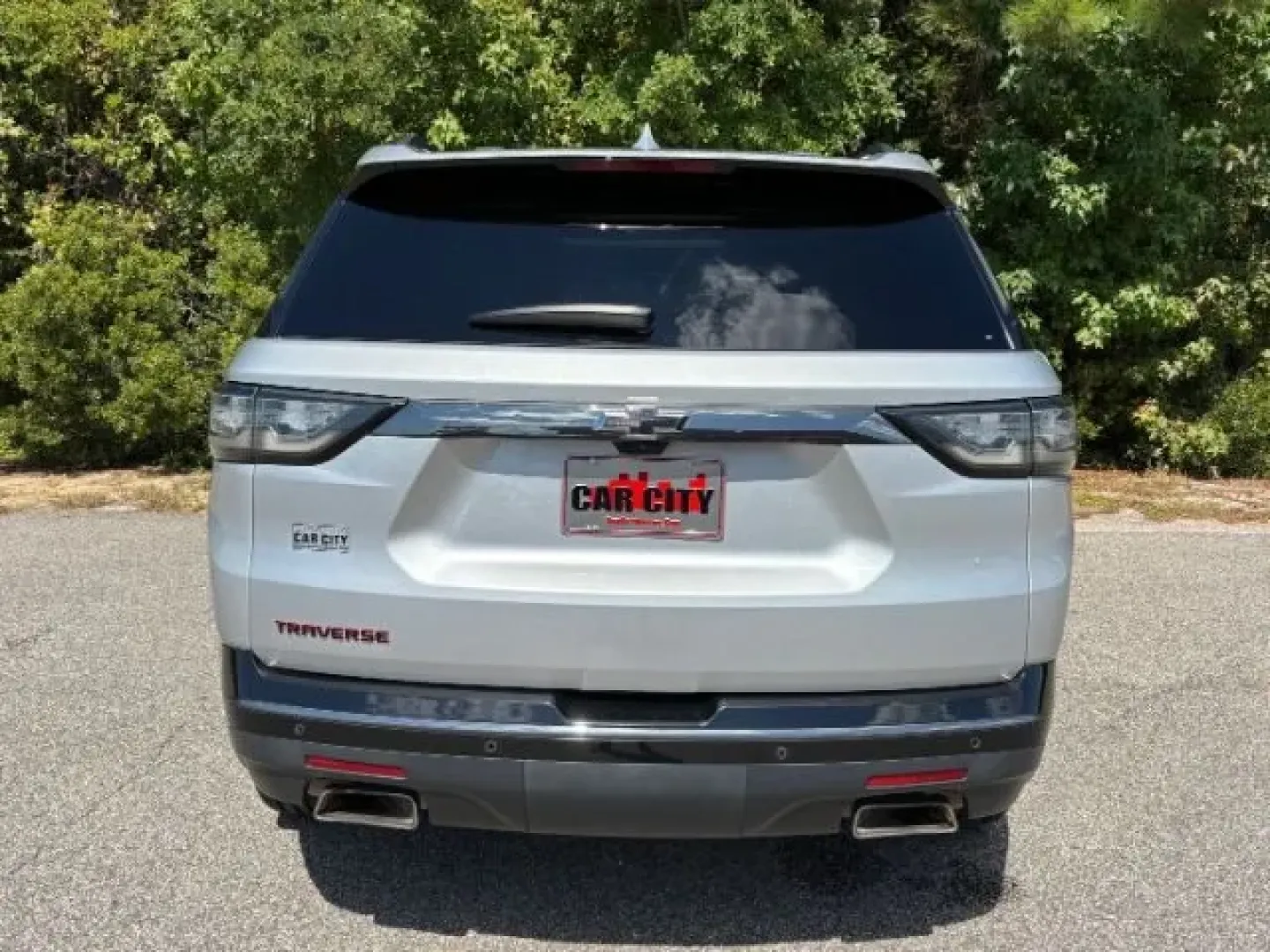 2019 /Jet Black Chevrolet Traverse Premier (1GNERKKW6KJ) with an 3.6L V-6 gasoline direct injection engine, located at 2761 East Hwy 501, Conway, SC, 29526, (843) 331-1151, 33.781528, -78.989883 - **Discover Your Adventure with the 2019 Chevrolet Traverse Premier at Car City - Conway!**<br /> <br /> Are you searching for a versatile, family-friendly SUV that can effortlessly accommodate your lifestyle? Look no further than the 2019 Chevrolet Traverse Premier, now available at Car City - Conwa - Photo#5