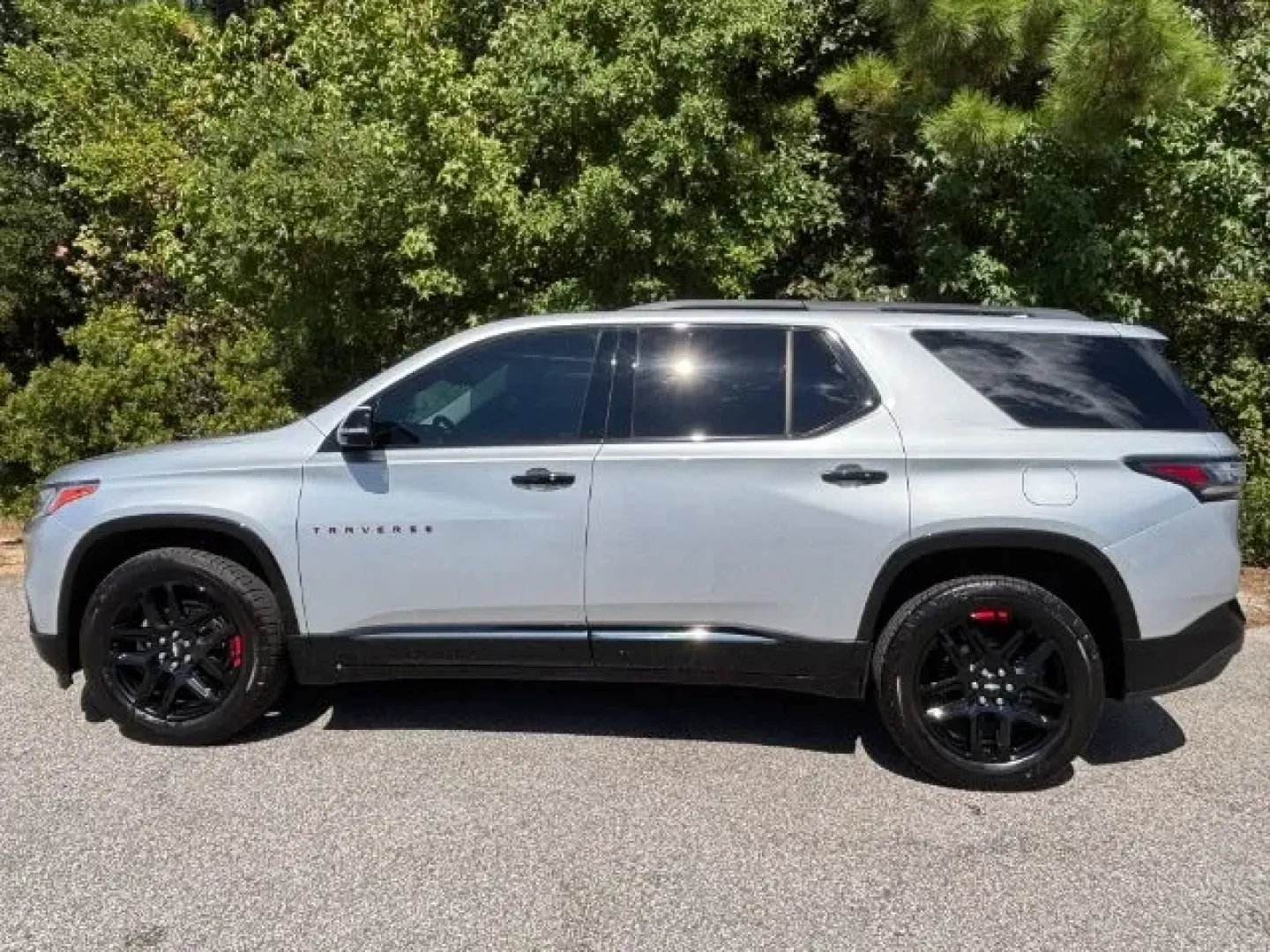 2019 /Jet Black Chevrolet Traverse Premier (1GNERKKW6KJ) with an 3.6L V-6 gasoline direct injection engine, located at 3598 James B White Hwy South, Whiteville, NC, 28472, (910) 642-3196, 34.294846, -78.732613 - **Discover Your Adventure with the 2019 Chevrolet Traverse Premier at Car City - Conway!**<br /> <br /> Are you searching for a versatile, family-friendly SUV that can effortlessly accommodate your lifestyle? Look no further than the 2019 Chevrolet Traverse Premier, now available at Car City - Conwa - Photo#2
