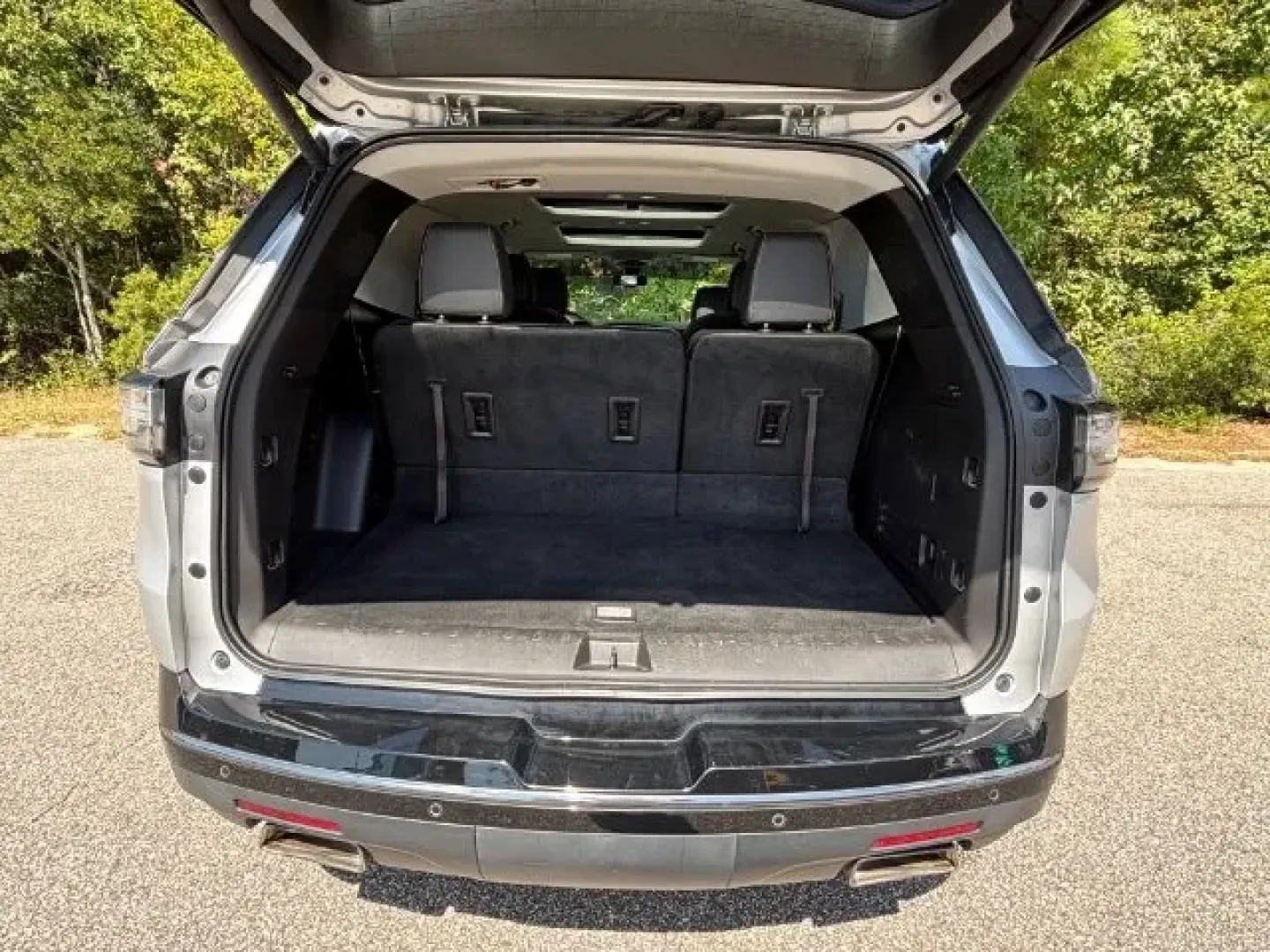 2019 /Jet Black Chevrolet Traverse Premier (1GNERKKW6KJ) with an 3.6L V-6 gasoline direct injection engine, located at 3598 James B White Hwy South, Whiteville, NC, 28472, (910) 642-3196, 34.294846, -78.732613 - **Discover Your Adventure with the 2019 Chevrolet Traverse Premier at Car City - Conway!**<br /> <br /> Are you searching for a versatile, family-friendly SUV that can effortlessly accommodate your lifestyle? Look no further than the 2019 Chevrolet Traverse Premier, now available at Car City - Conwa - Photo#17