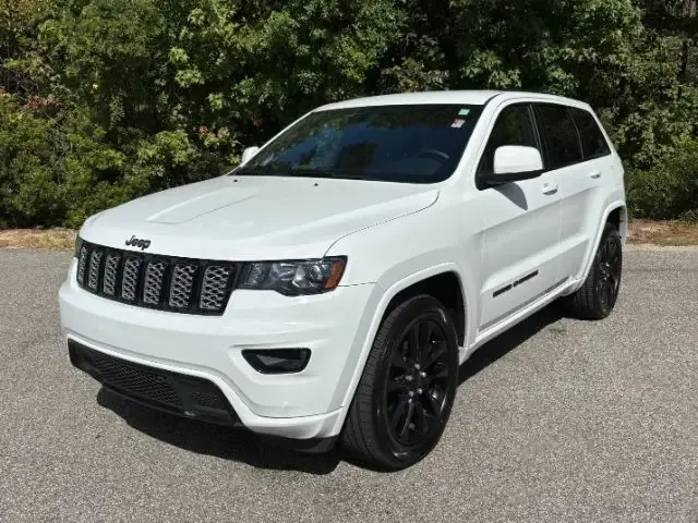 photo of 2020 Jeep Grand Cherokee Altitude 4X2