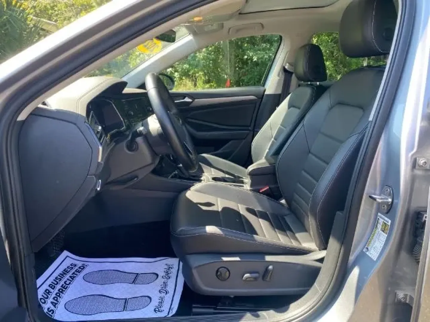 2024 /Titan Black Volkswagen Jetta 1.5T SE (3VW7M7BU5RM) with an 1.5L I-4 gasoline direct injection engine, located at 9146 Ocean Hwy West, Calabash, NC, 28467, (910) 579-1110, 33.928635, -78.576157 - **Discover Your Next Adventure with the 2024 Volkswagen Jetta at Car City Calabash!**<br /> <br /> Are you ready to elevate your daily commute or family outings with a perfect blend of style, comfort, and reliability? Look no further than the stunning 2024 Volkswagen Jetta, now available at Car Cit - Photo#4