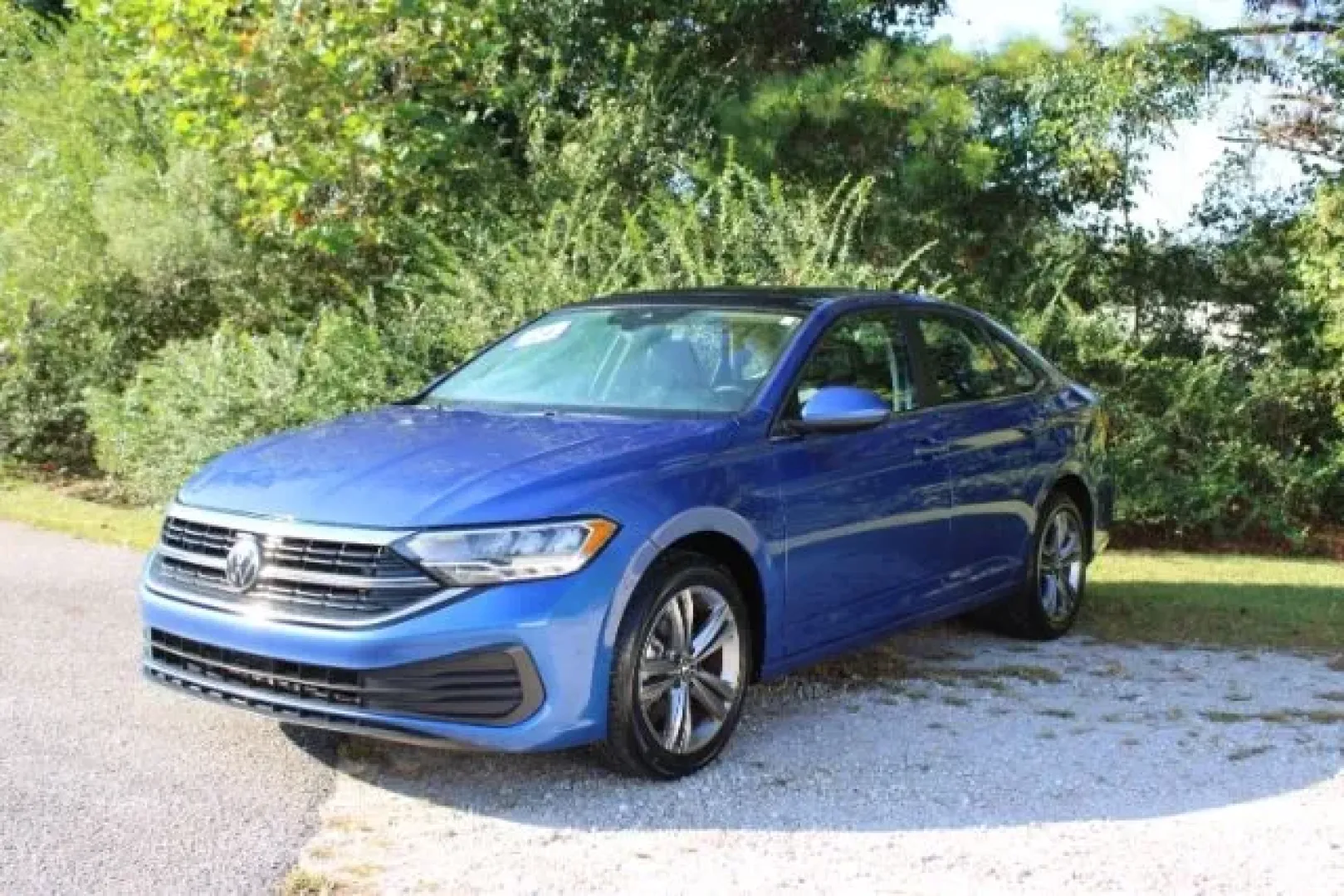 2024 Volkswagen Jetta 1.5T SE (3VW7M7BU3RM) with an 1.5L I-4 gasoline direct injection engine, located at 3598 James B White Hwy South, Whiteville, NC, 28472, (910) 642-3196, 34.294846, -78.732613 - Looking for the perfect blend of style, efficiency, and comfort for your daily commutes and weekend getaways? Look no further than this stunning 2024 Volkswagen Jetta 1.5T SE, available now at Car City - Whitesville. This sedan offers the ideal balance for budget-conscious buyers and growing familie - Photo#0