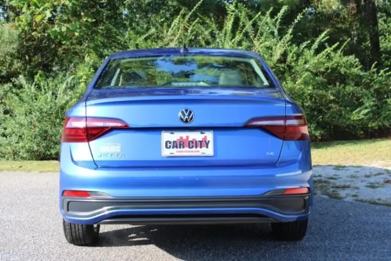 2024 Volkswagen Jetta 1.5T SE (3VW7M7BU3RM) with an 1.5L I-4 gasoline direct injection engine, located at 3598 James B White Hwy South, Whiteville, NC, 28472, (910) 642-3196, 34.294846, -78.732613 - Looking for the perfect blend of style, efficiency, and comfort for your daily commutes and weekend getaways? Look no further than this stunning 2024 Volkswagen Jetta 1.5T SE, available now at Car City - Whitesville. This sedan offers the ideal balance for budget-conscious buyers and growing familie - Photo#2