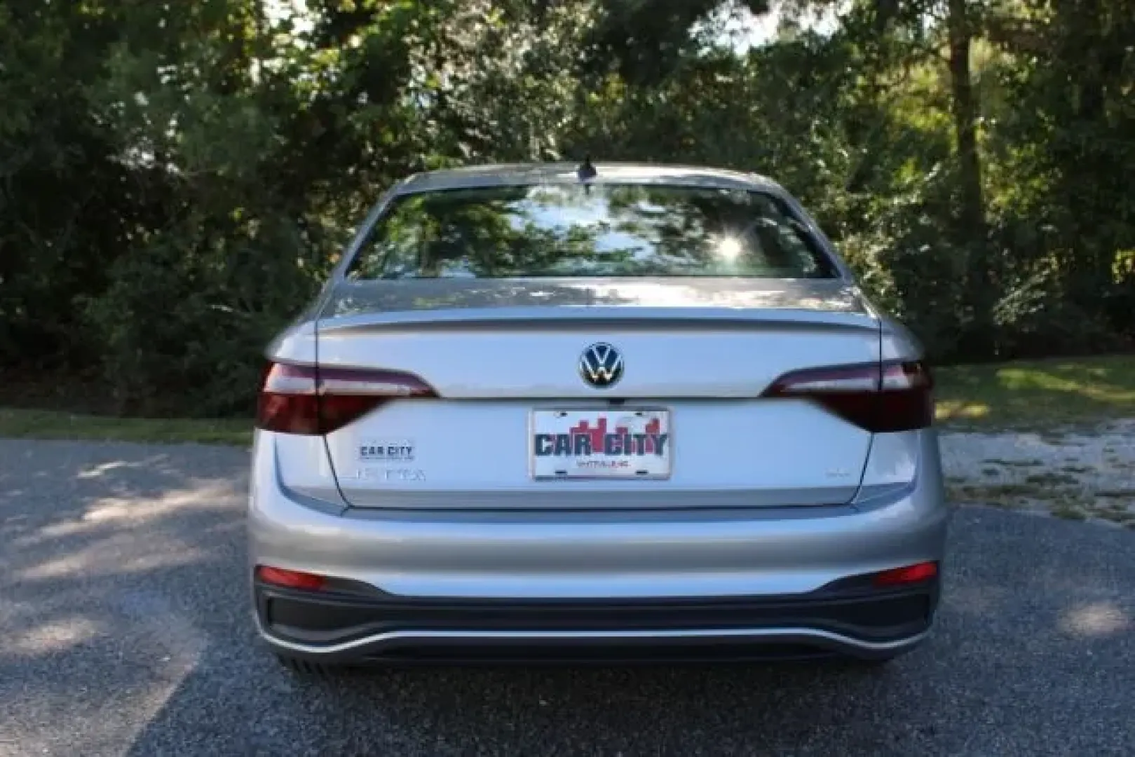2024 Volkswagen Jetta 1.5T SE (3VW7M7BU5RM) with an 1.5L I-4 gasoline direct injection engine, located at 3598 James B White Hwy South, Whiteville, NC, 28472, (910) 642-3196, 34.294846, -78.732613 - **Discover the Perfect Blend of Style and Performance with the 2024 Volkswagen Jetta SE!**<br /> <br /> Are you ready to elevate your daily commute or weekend adventures? The 2024 Volkswagen Jetta SE is here to deliver both style and efficiency, making it the ideal choice for professionals, families - Photo#2