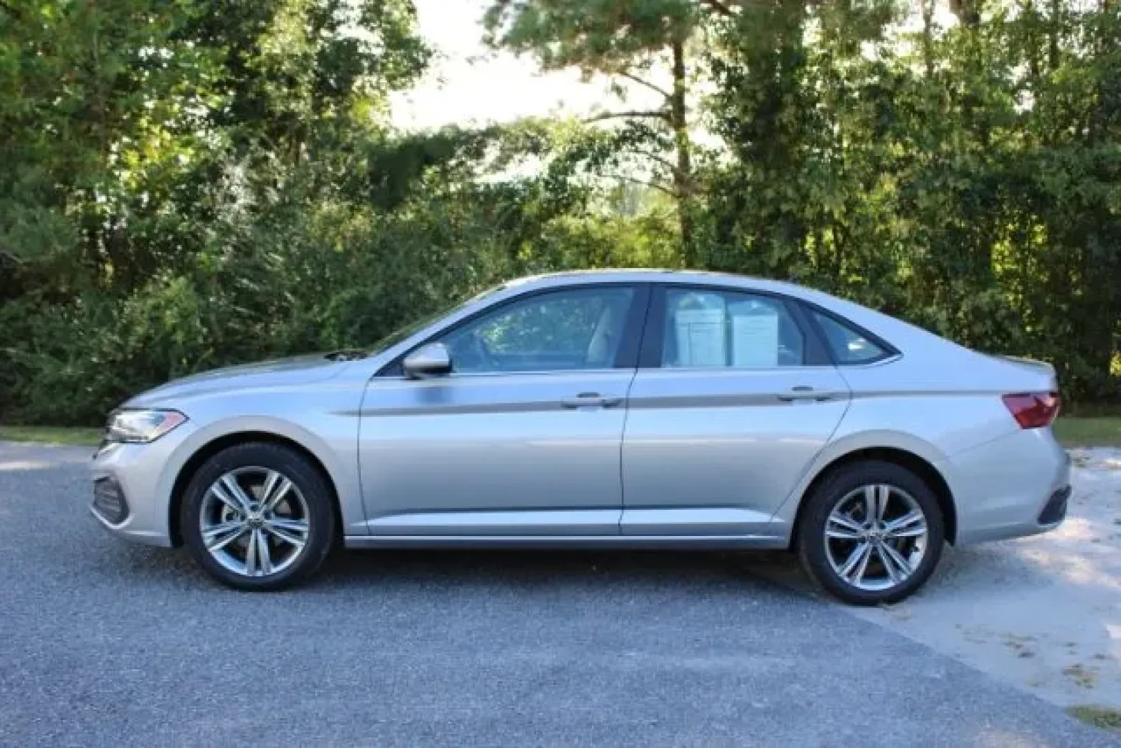 2024 Volkswagen Jetta 1.5T SE (3VW7M7BU5RM) with an 1.5L I-4 gasoline direct injection engine, located at 3598 James B White Hwy South, Whiteville, NC, 28472, (910) 642-3196, 34.294846, -78.732613 - **Discover the Perfect Blend of Style and Performance with the 2024 Volkswagen Jetta SE!**<br /> <br /> Are you ready to elevate your daily commute or weekend adventures? The 2024 Volkswagen Jetta SE is here to deliver both style and efficiency, making it the ideal choice for professionals, families - Photo#4