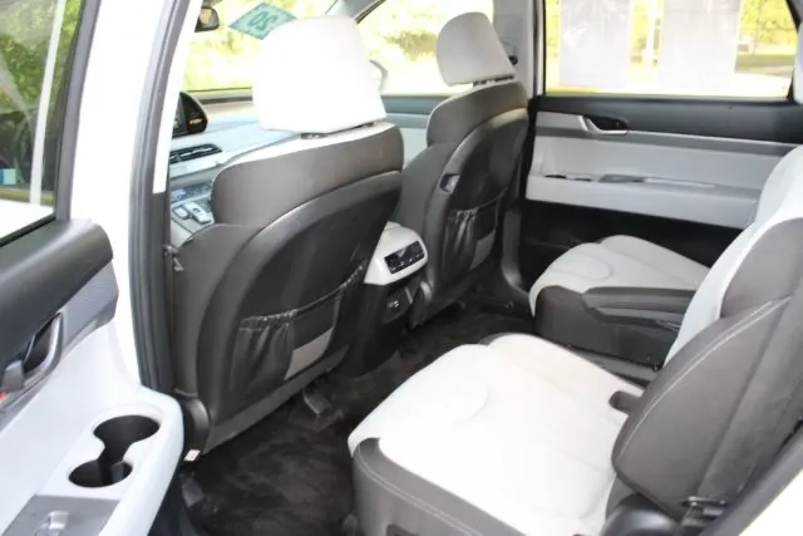 2020 Hyundai Palisade SEL (KM8R24HEXLU) with an Lambda 3.8L V-6 gasoline direct injection engine, located at 3598 James B White Hwy South, Whiteville, NC, 28472, (910) 642-3196, 34.294846, -78.732613 - **Discover Adventure in Comfort with the 2020 Hyundai Palisade SEL at Car City - Whitesville!**<br /> <br /> If you're searching for a versatile vehicle that effortlessly blends style, comfort, and functionality, look no further than the 2020 Hyundai Palisade SEL, available now at Car City - Whitesv - Photo#9
