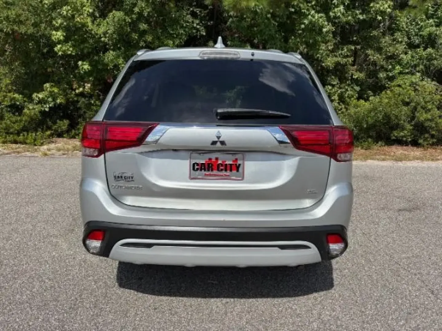 2020 /Black Mitsubishi Outlander SEL 2.4 S-AWC (JA4AZ3A38LZ) with an 2.4L I-4 MIVEC variable valve control engine, located at 2761 East Hwy 501, Conway, SC, 29526, (843) 331-1151, 33.781528, -78.989883 - **Explore Adventure with the 2020 Mitsubishi Outlander at Car City - Conway!**<br /> <br /> Are you and your family ready for your next great adventure? Look no further than this stunning 2020 Mitsubishi Outlander SEL 2.4 S-AWC, available now at Car City - Conway, your trusted pre-owned dealership l - Photo#5
