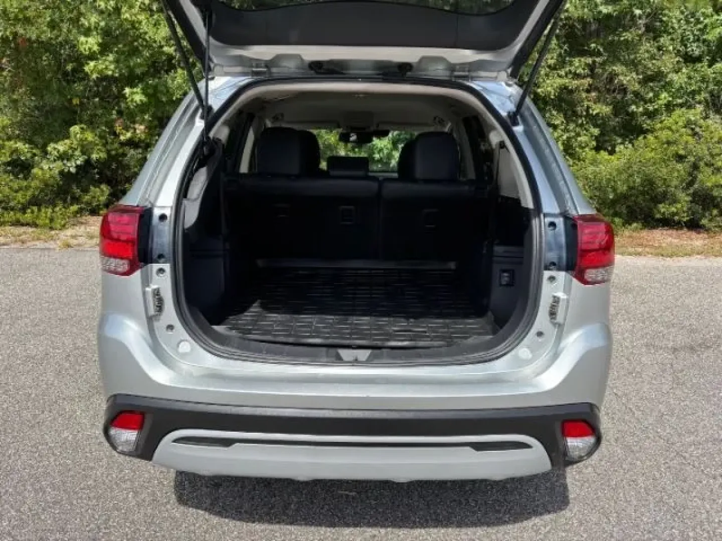 2020 /Black Mitsubishi Outlander SEL 2.4 S-AWC (JA4AZ3A38LZ) with an 2.4L I-4 MIVEC variable valve control engine, located at 2761 East Hwy 501, Conway, SC, 29526, (843) 331-1151, 33.781528, -78.989883 - **Explore Adventure with the 2020 Mitsubishi Outlander at Car City - Conway!**<br /> <br /> Are you and your family ready for your next great adventure? Look no further than this stunning 2020 Mitsubishi Outlander SEL 2.4 S-AWC, available now at Car City - Conway, your trusted pre-owned dealership l - Photo#13