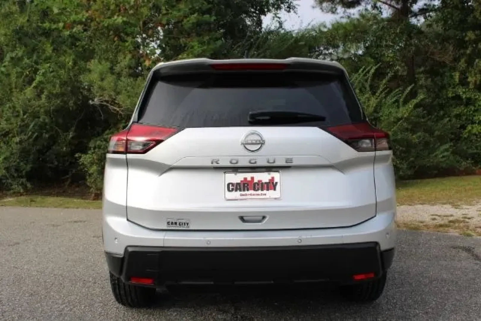 2024 Nissan Rogue S FWD (5N1BT3AA7RC) with an VC-Turbo 1.5L I-3 gasoline direct injection engine, located at 3598 James B White Hwy South, Whiteville, NC, 28472, (910) 642-3196, 34.294846, -78.732613 - Looking for an SUV that perfectly balances style, performance, and affordability? The 2024 Nissan Rogue S FWD at **Car City - Whitesville** is your ticket to an enhanced lifestyle, whether you're commuting to work, zipping around town, or embarking on weekend adventures with family and friends. With - Photo#2