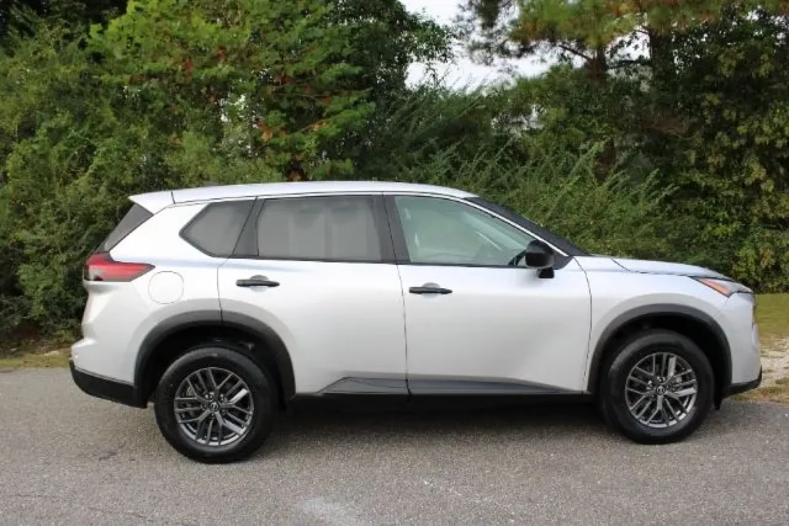 2024 Nissan Rogue S FWD (5N1BT3AA7RC) with an VC-Turbo 1.5L I-3 gasoline direct injection engine, located at 3598 James B White Hwy South, Whiteville, NC, 28472, (910) 642-3196, 34.294846, -78.732613 - Looking for an SUV that perfectly balances style, performance, and affordability? The 2024 Nissan Rogue S FWD at **Car City - Whitesville** is your ticket to an enhanced lifestyle, whether you're commuting to work, zipping around town, or embarking on weekend adventures with family and friends. With - Photo#3