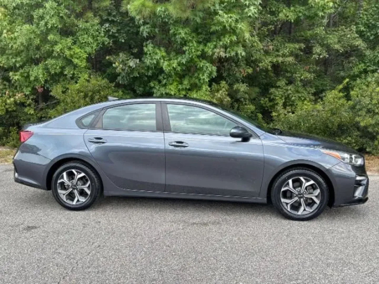 2020 /Black Kia Forte LXS (3KPF24ADXLE) with an 2L I-4 DOHC engine, located at 2761 East Hwy 501, Conway, SC, 29526, (843) 331-1151, 33.781528, -78.989883 - Are you on the lookout for a reliable, stylish, and efficient vehicle that complements your busy lifestyle? Look no further than this 2020 Kia Forte LXS, available now at Car City - Conway! This pre-owned sedan is the perfect choice for anyone seeking quality used vehicles that offer both comfort an - Photo#3