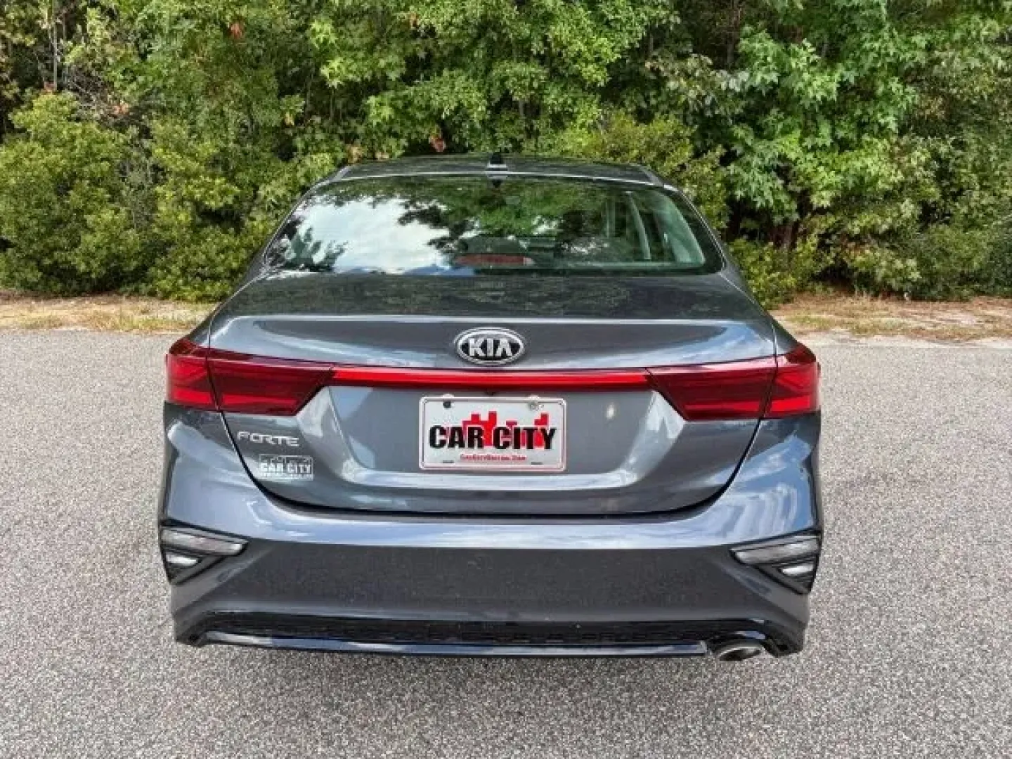 2020 /Black Kia Forte LXS (3KPF24ADXLE) with an 2L I-4 DOHC engine, located at 2761 East Hwy 501, Conway, SC, 29526, (843) 331-1151, 33.781528, -78.989883 - Are you on the lookout for a reliable, stylish, and efficient vehicle that complements your busy lifestyle? Look no further than this 2020 Kia Forte LXS, available now at Car City - Conway! This pre-owned sedan is the perfect choice for anyone seeking quality used vehicles that offer both comfort an - Photo#5