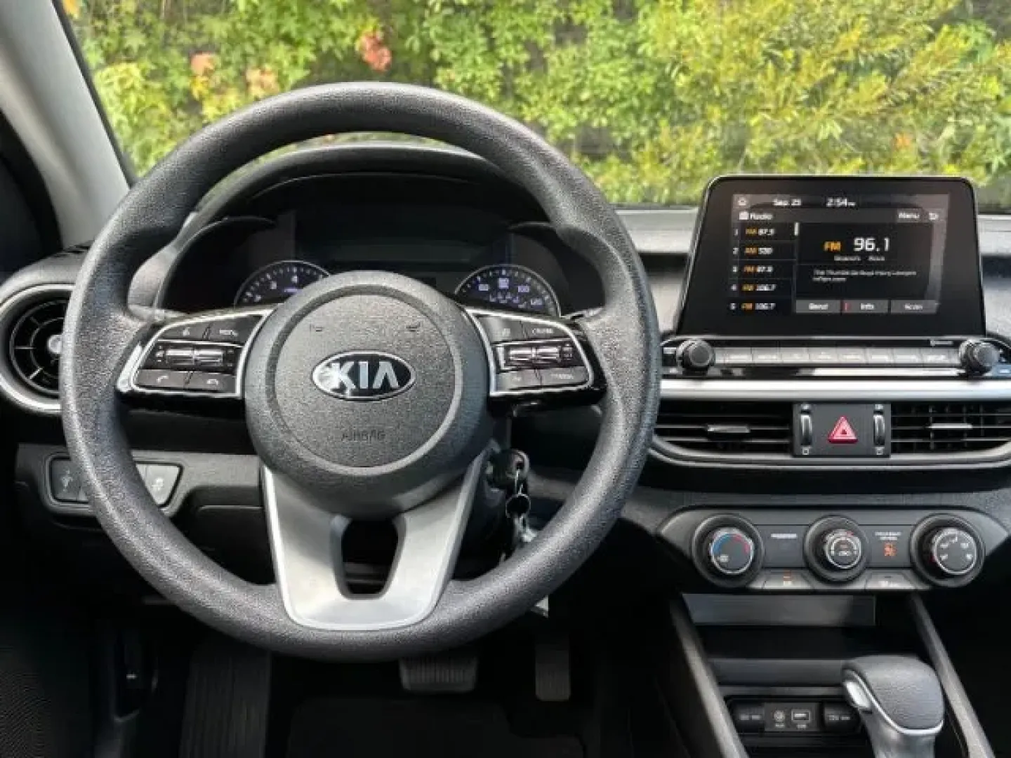 2020 /Black Kia Forte LXS (3KPF24ADXLE) with an 2L I-4 DOHC engine, located at 2761 East Hwy 501, Conway, SC, 29526, (843) 331-1151, 33.781528, -78.989883 - Are you on the lookout for a reliable, stylish, and efficient vehicle that complements your busy lifestyle? Look no further than this 2020 Kia Forte LXS, available now at Car City - Conway! This pre-owned sedan is the perfect choice for anyone seeking quality used vehicles that offer both comfort an - Photo#7