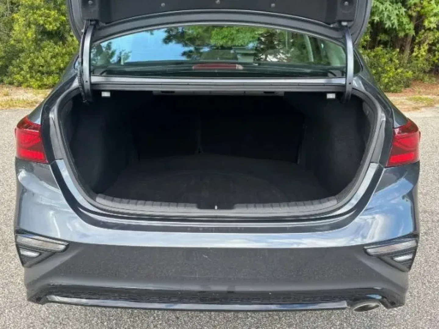 2020 /Black Kia Forte LXS (3KPF24ADXLE) with an 2L I-4 DOHC engine, located at 2761 East Hwy 501, Conway, SC, 29526, (843) 331-1151, 33.781528, -78.989883 - Are you on the lookout for a reliable, stylish, and efficient vehicle that complements your busy lifestyle? Look no further than this 2020 Kia Forte LXS, available now at Car City - Conway! This pre-owned sedan is the perfect choice for anyone seeking quality used vehicles that offer both comfort an - Photo#13
