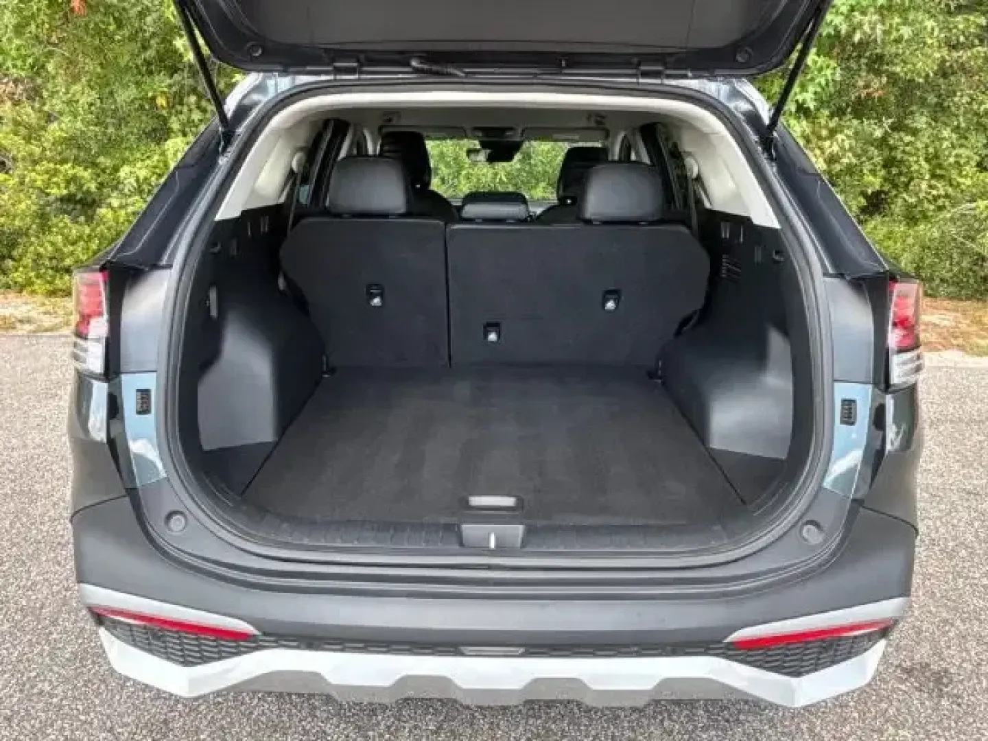 2023 /Black Kia Sportage EX (5XYK33AF6PG) with an 2.5L I-4 port/direct injection engine, 6A transmission, located at 9146 Ocean Hwy West, Calabash, NC, 28467, (910) 579-1110, 33.928635, -78.576157 - ### Embrace Adventure with the 2023 Kia Sportage EX at Car City - Conway!<br /> <br /> Are you ready to elevate your daily commute and weekend adventures? Look no further than the 2023 Kia Sportage EX, available now at Car City - Conway! This stylish and reliable crossover is designed to accommodate - Photo#13