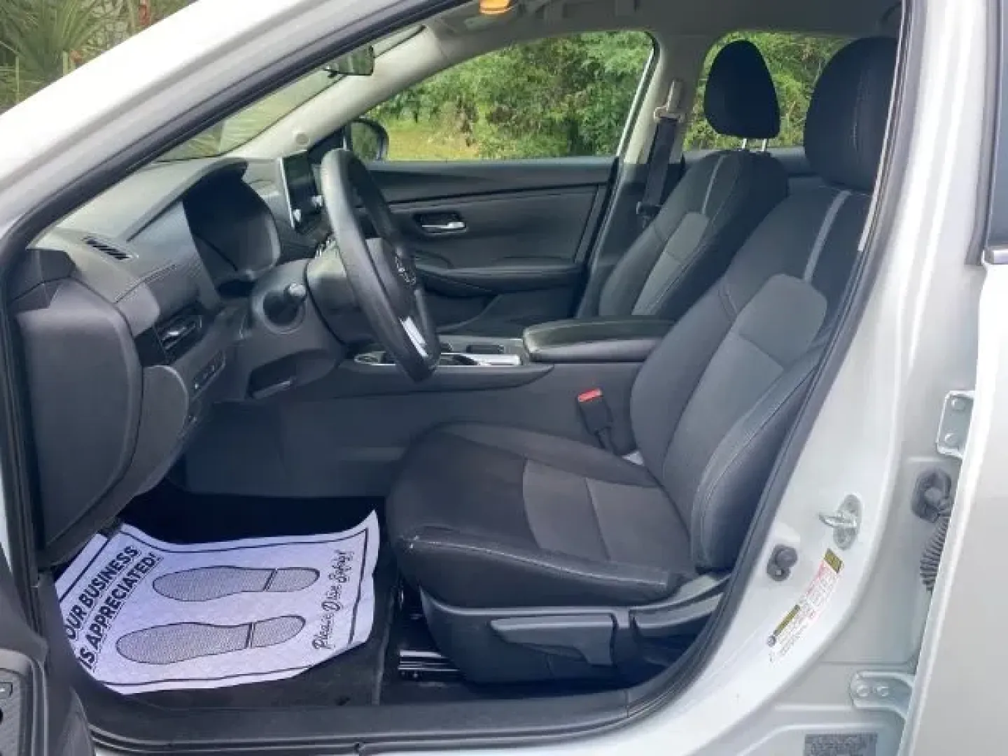 2024 /Charcoal Nissan Sentra SV Xtronic CVT (3N1AB8CV2RY) with an 2L I-4 gasoline direct injection engine, located at 9146 Ocean Hwy West, Calabash, NC, 28467, (910) 579-1110, 33.928635, -78.576157 - Unleash your adventurous spirit with the 2024 Nissan Sentra SV, a perfect blend of style and performance that caters to all your commuting needs! Whether you're navigating the bustling streets of Calabash or planning a scenic drive along the beautiful coast of North Carolina, this sedan offers a rel - Photo#4