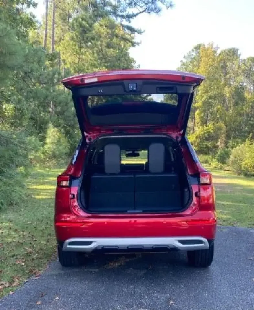 2024 /GRAY LEATHER Mitsubishi Outlander SE 2.5 S-AWC | SE Black Edition S-AWC | SE Ralliart S-AWC | SE Black Editio (JA4J4VA83RZ) with an Other engine, located at 3598 James B White Hwy South, Whiteville, NC, 28472, (910) 642-3196, 34.294846, -78.732613 - Discover your next adventure with the 2024 Mitsubishi Outlander SE 2.5 S-AWC, now available at Car City - Calabash. This stylish SUV is designed to elevate both your daily commutes and weekend getaways, making it the perfect fit for growing families or those who crave outdoor explorations. With its - Photo#8
