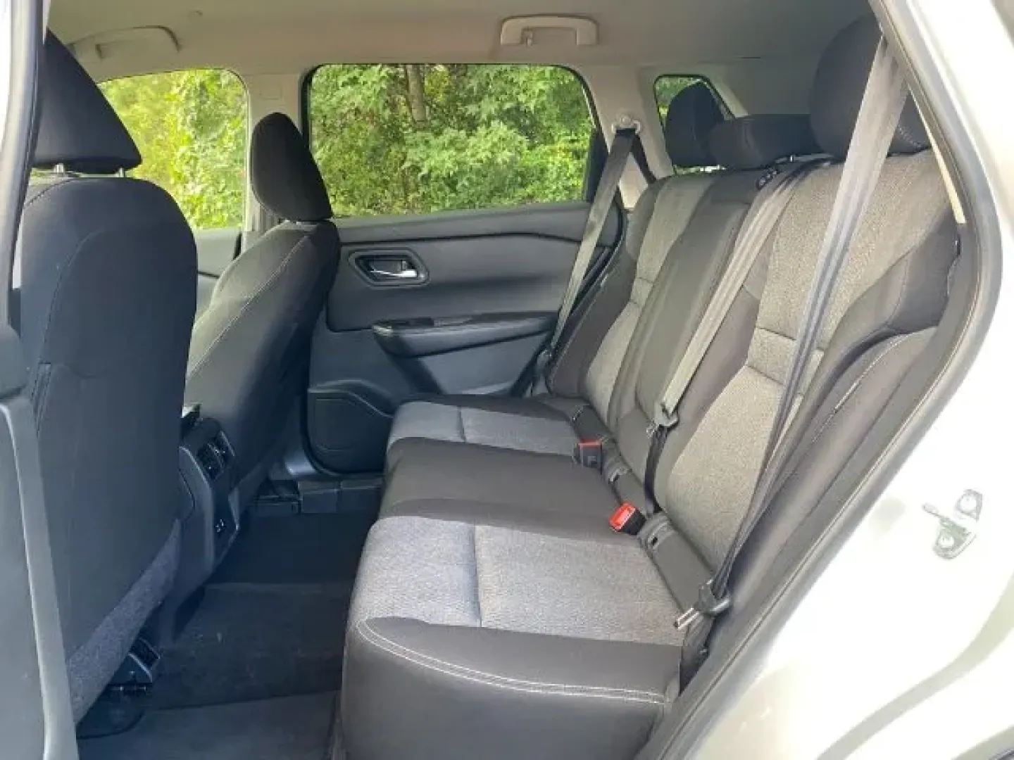 2024 /Light Gray Nissan Rogue SV FWD (5N1BT3BA3RC) with an VC-Turbo 1.5L I-3 gasoline direct injection engine, located at 9146 Ocean Hwy West, Calabash, NC, 28467, (910) 579-1110, 33.928635, -78.576157 - **Adventure Awaits with the 2024 Nissan Rogue SV FWD at Car City - Calabash!**<br /> <br /> Are you ready to elevate your driving experience? Whether you're embarking on a weekend getaway or tackling daily commutes, the 2024 Nissan Rogue SV FWD offers the perfect blend of style, comfort, and versati - Photo#5