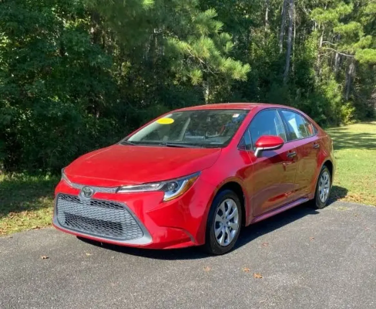2020 /Light Gray, premium Toyota Corolla LE (JTDEPRAEXLJ) with an 1.8L L4 DOHC 16V engine, Continuously Variabl transmission, located at 9146 Ocean Hwy West, Calabash, NC, 28467, (910) 579-1110, 33.928635, -78.576157 - Are you ready to elevate your daily commute or family adventures? The 2020 Toyota Corolla LE is the perfect companion for those who seek reliability, style, and efficiency-all wrapped in an attractive sedan package. Whether you're navigating the bustling streets of Calabash, NC, or heading out for a - Photo#0