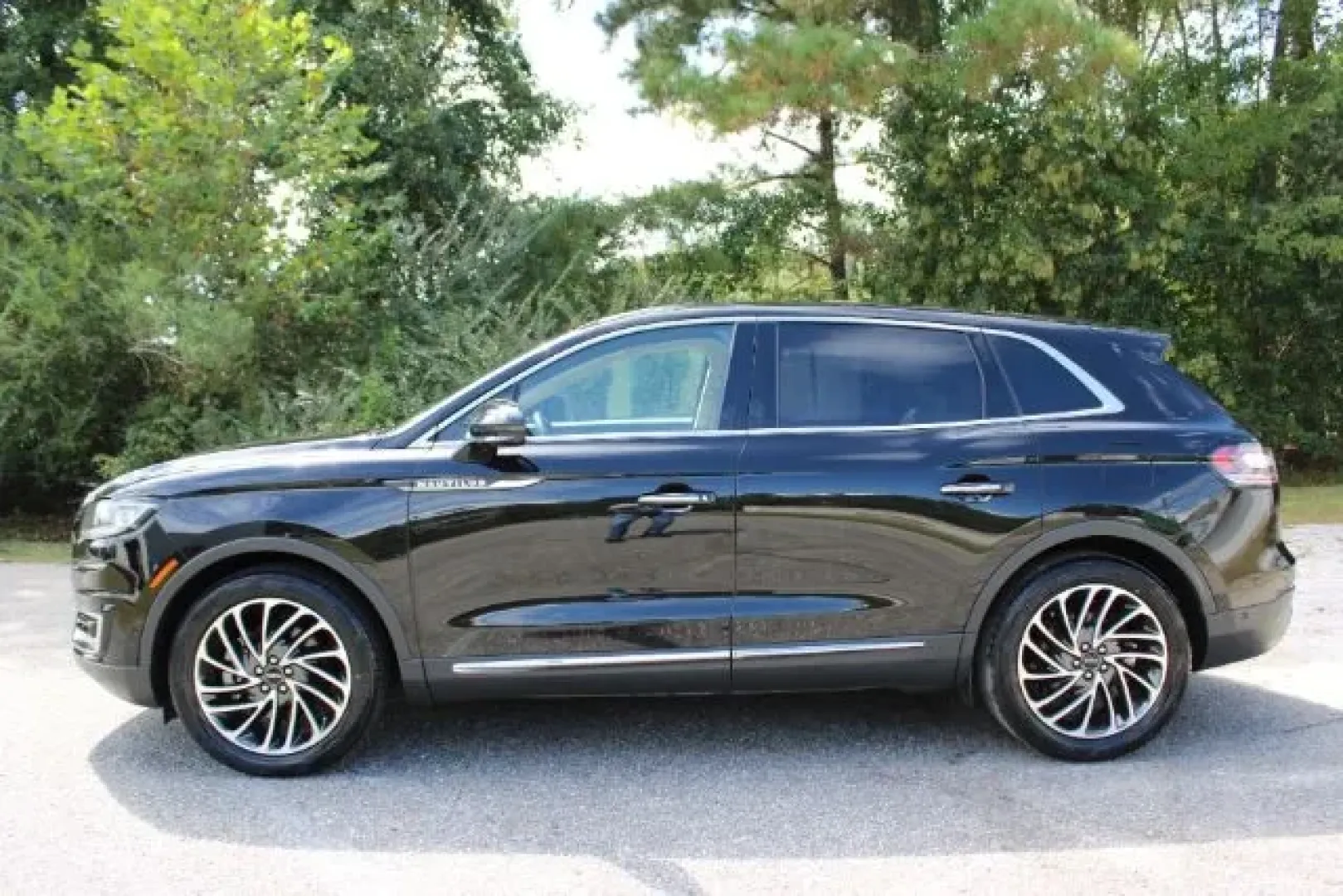 2019 Lincoln Nautilus Reserve (2LMPJ6L92KB) with an Other engine, located at 3598 James B White Hwy South, Whiteville, NC, 28472, (910) 642-3196, 34.294846, -78.732613 - **Elevate Your Drive with the Luxurious 2019 Lincoln Nautilus!**<br /> <br /> Are you searching for a vehicle that seamlessly combines comfort, style, and performance? Look no further than the stunning 2019 Lincoln Nautilus Reserve, now available at Car City - Whitesville, your trusted pre-owned dea - Photo#3