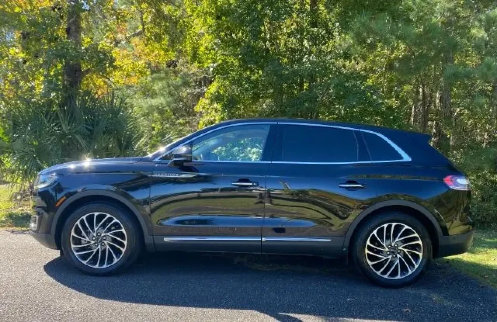 2019 Lincoln Nautilus Reserve (2LMPJ6L92KB) with an Other engine, located at 9146 Ocean Hwy West, Calabash, NC, 28467, (910) 579-1110, 33.928635, -78.576157 - **Elevate Your Drive with the Luxurious 2019 Lincoln Nautilus!**<br /> <br /> Are you searching for a vehicle that seamlessly combines comfort, style, and performance? Look no further than the stunning 2019 Lincoln Nautilus Reserve, now available at Car City - Whitesville, your trusted pre-owned dea - Photo#1