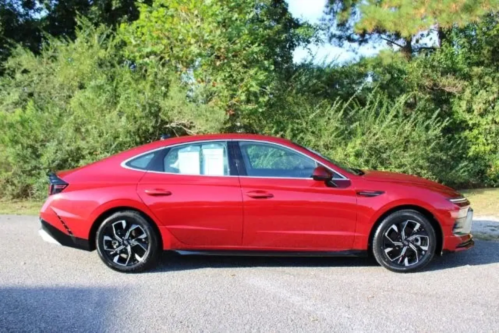 2025 /Dark Gray Hyundai Sonata SEL (KMHL64JA6SA) with an Smartstream 2.5L I-4 port/direct injection engine, located at 9146 Ocean Hwy West, Calabash, NC, 28467, (910) 579-1110, 33.928635, -78.576157 - **Discover Your Next Adventure with the 2025 Hyundai Sonata SEL at Car City - Whitesville!**<br /> <br /> Are you searching for a vehicle that effortlessly combines style, comfort, and reliability? Look no further! The 2025 Hyundai Sonata SEL is the ideal sedan for anyone seeking a dependable ride f - Photo#3