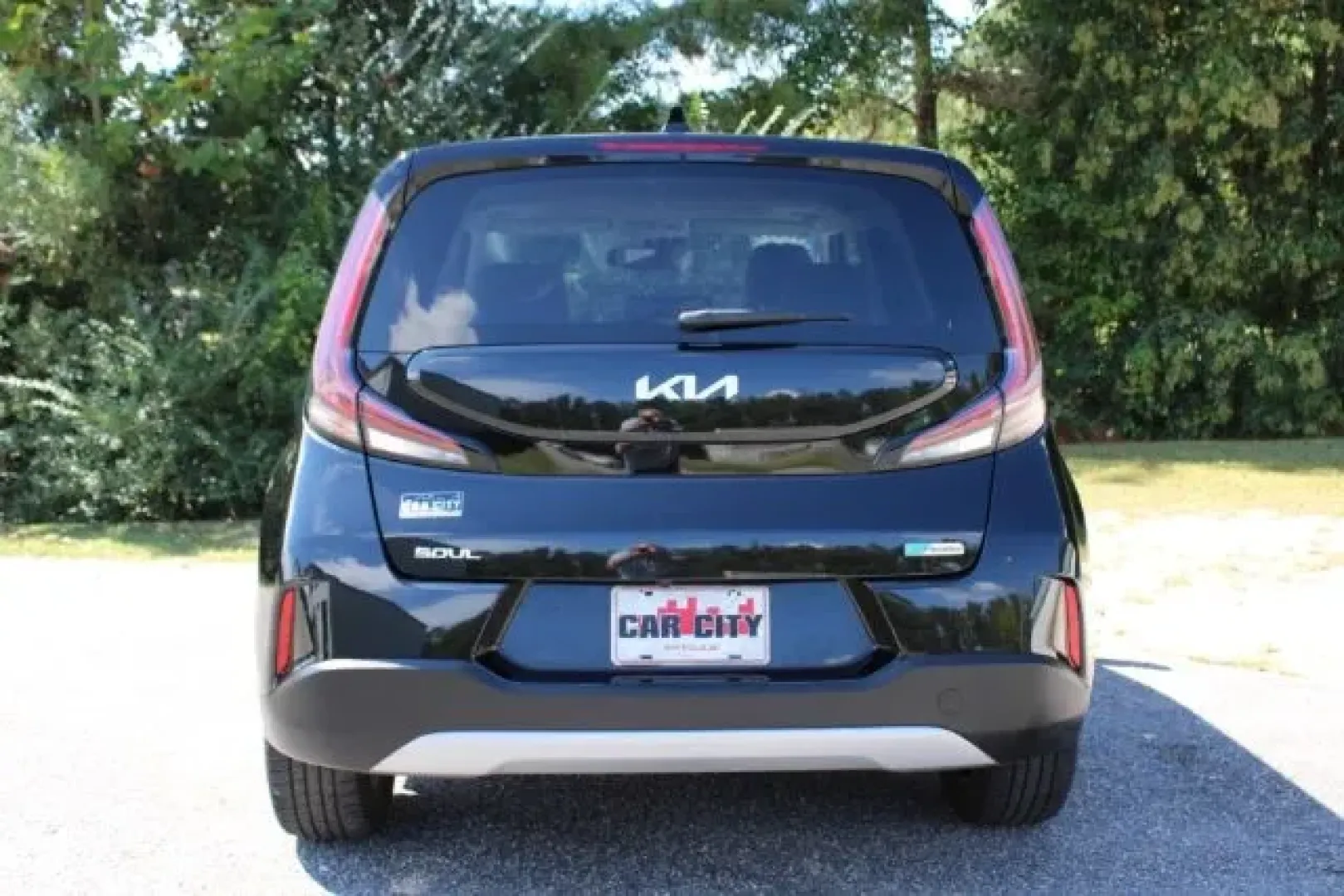 2023 Kia Soul EX (KNDJ33AU8P7) with an 2L I-4 DOHC engine, located at 9146 Ocean Hwy West, Calabash, NC, 28467, (910) 579-1110, 33.928635, -78.576157 - **Embrace Adventure and Comfort in the 2023 Kia Soul EX Your Ideal Companion for Everyday Journeys!**<br /> <br /> Are you searching for a versatile vehicle that fits seamlessly into your lifestyle? Whether you're a busy parent navigating carpool routes, a professional commuting to work, or someone - Photo#2