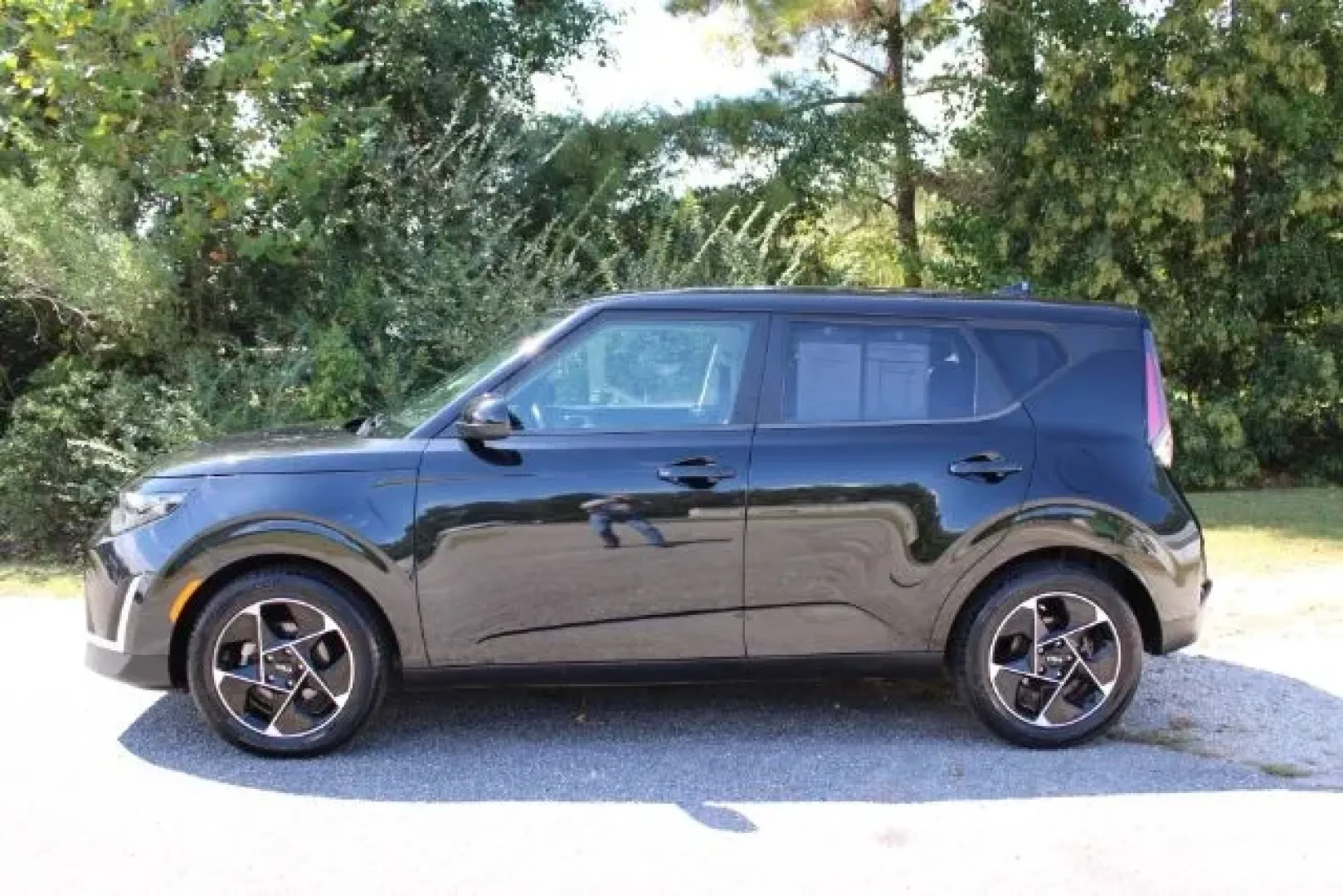 2023 Kia Soul EX (KNDJ33AU8P7) with an 2L I-4 DOHC engine, located at 9146 Ocean Hwy West, Calabash, NC, 28467, (910) 579-1110, 33.928635, -78.576157 - **Embrace Adventure and Comfort in the 2023 Kia Soul EX Your Ideal Companion for Everyday Journeys!**<br /> <br /> Are you searching for a versatile vehicle that fits seamlessly into your lifestyle? Whether you're a busy parent navigating carpool routes, a professional commuting to work, or someone - Photo#4