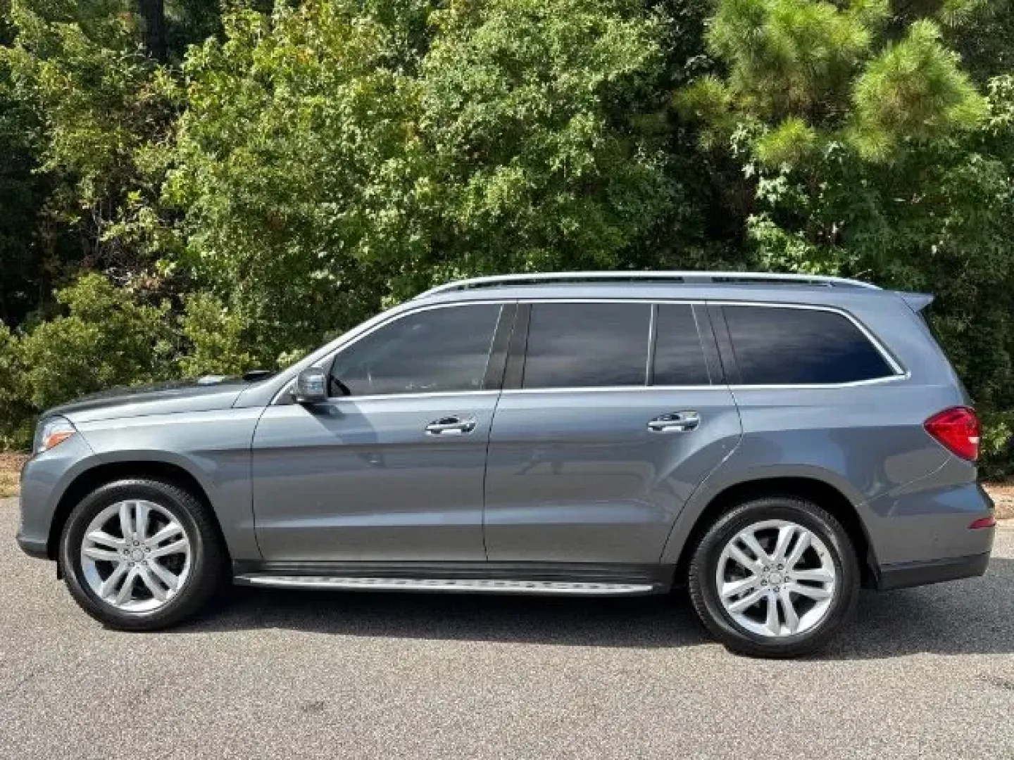 2017 /Black Mercedes-Benz GLS 450 4MATIC (4JGDF6EE6HA) with an 3L V-6 gasoline direct injection engine, located at 2761 East Hwy 501, Conway, SC, 29526, (843) 331-1151, 33.781528, -78.989883 - **Experience Luxury and Adventure with the 2017 Mercedes-Benz GLS 450 - Perfect for Your Family Journeys!**<br /> <br /> Are you looking for a vehicle that seamlessly blends luxury and practicality? The 2017 Mercedes-Benz GLS 450 is the ultimate choice for families who love to travel in style. With - Photo#2