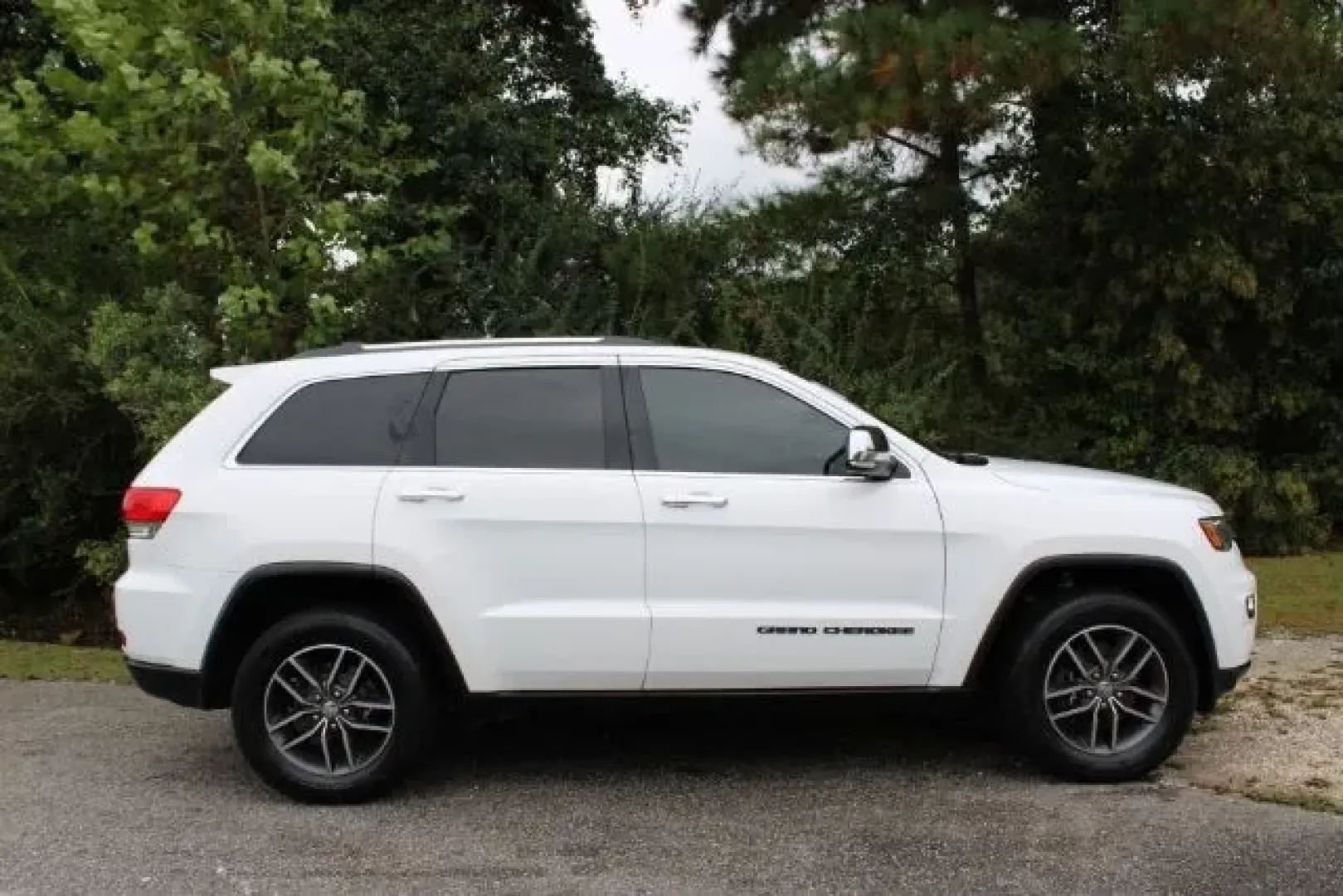 2018 Jeep Grand Cherokee Limited 4x4 (1C4RJFBG6JC) with an Other engine, located at 3598 James B White Hwy South, Whiteville, NC, 28472, (910) 642-3196, 34.294846, -78.732613 - **Adventure Awaits in the 2018 Jeep Grand Cherokee Limited 4x4!** <br /> <br /> Are you ready to elevate your lifestyle and take on new adventures? The 2018 Jeep Grand Cherokee Limited 4x4 is the ideal vehicle for those who crave exploration while enjoying a comfortable ride. Whether you're navigati - Photo#3