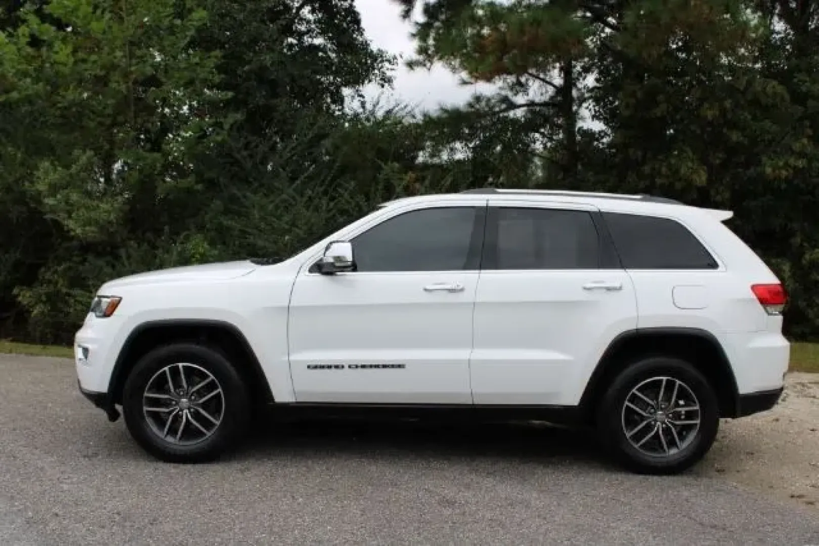 2018 Jeep Grand Cherokee Limited 4x4 (1C4RJFBG6JC) with an Other engine, located at 3598 James B White Hwy South, Whiteville, NC, 28472, (910) 642-3196, 34.294846, -78.732613 - **Adventure Awaits in the 2018 Jeep Grand Cherokee Limited 4x4!** <br /> <br /> Are you ready to elevate your lifestyle and take on new adventures? The 2018 Jeep Grand Cherokee Limited 4x4 is the ideal vehicle for those who crave exploration while enjoying a comfortable ride. Whether you're navigati - Photo#4