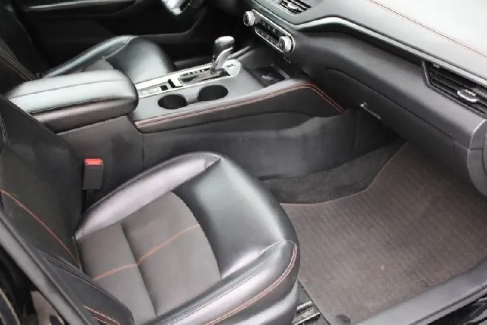 2021 /BLACK LEATHER/CLOTH Nissan Altima 2.5 SR AWD (1N4BL4CW8MN) with an 2.5L L4 DOHC 16V engine, Continuously Variabl transmission, located at 3598 James B White Hwy South, Whiteville, NC, 28472, (910) 642-3196, 34.294846, -78.732613 - **Discover Versatile Driving with the 2021 Nissan Altima 2.5 SR AWD at Car City - Whitesville!**<br /> <br /> Are you looking for an exceptional vehicle that seamlessly fits into your busy lifestyle? Whether you're commuting to work, shuttling the kids to school, or embarking on weekend adventures, - Photo#9