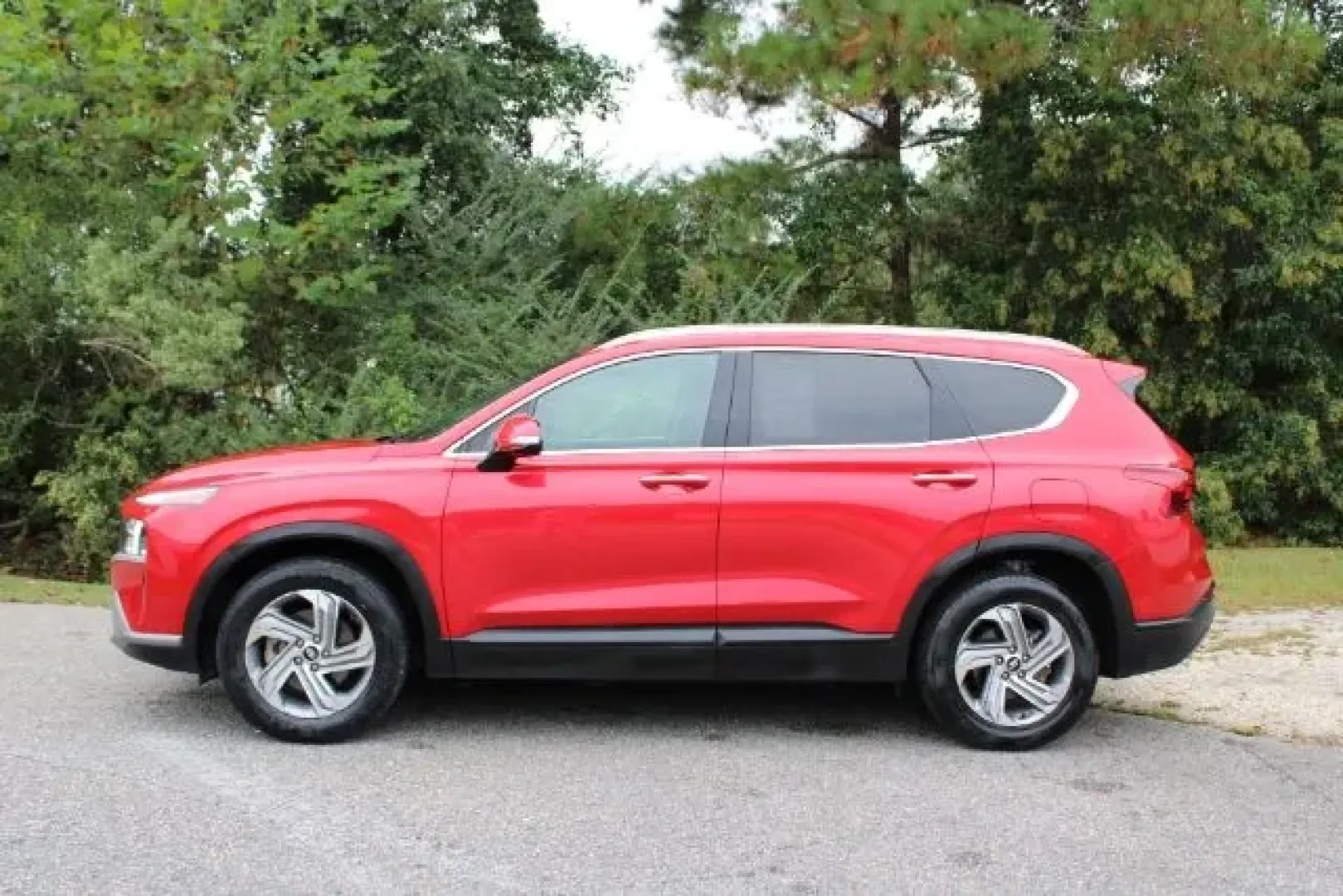 2023 /Black Hyundai Santa Fe SEL (5NMS24AJ8PH) with an Smartstream 2.5L I-4 port/direct injection engine, located at 3598 James B White Hwy South, Whiteville, NC, 28472, (910) 642-3196, 34.294846, -78.732613 - **Discover Adventure and Comfort in the 2023 Hyundai Santa Fe SEL at Car City - Whitesville!**<br /> <br /> Are you ready to elevate your family outings or weekend adventures? Look no further than this striking **2023 Hyundai Santa Fe SEL**, a vehicle designed for those who crave a blend of style, c - Photo#3