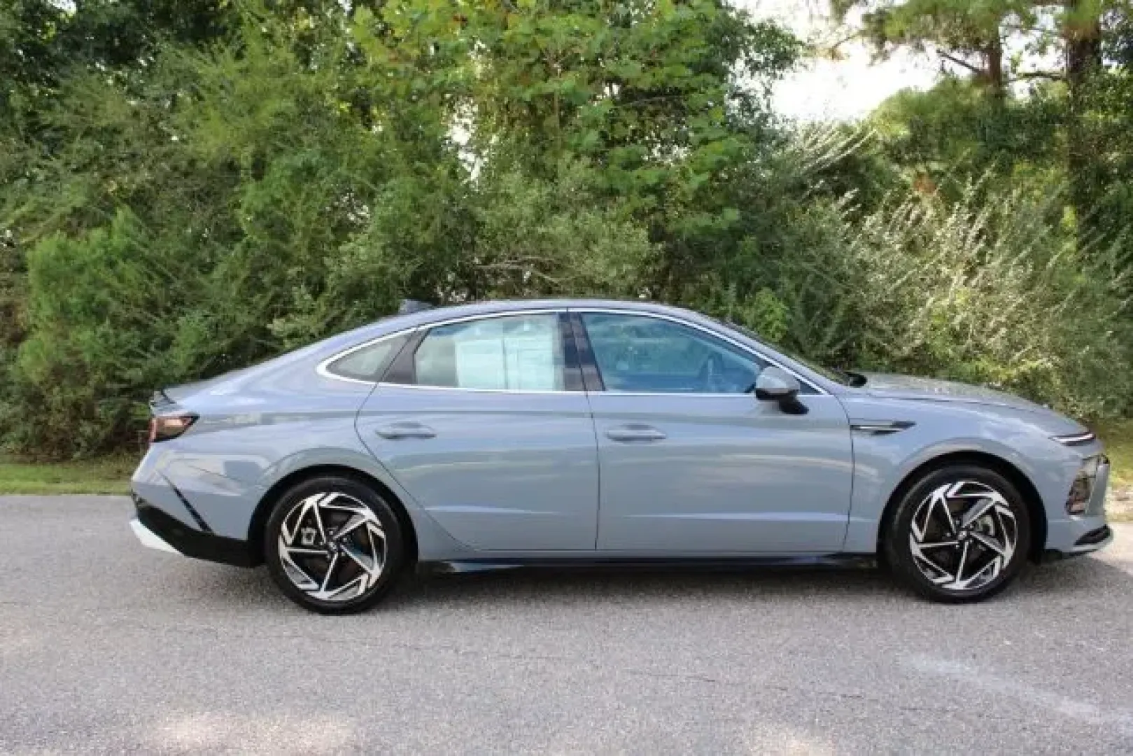 2024 Hyundai Sonata SEL (KMHL14JA1RA) with an Smartstream 2.5L I-4 port/direct injection engine, located at 3598 James B White Hwy South, Whiteville, NC, 28472, (910) 642-3196, 34.294846, -78.732613 - **Discover Your Next Adventure with the 2024 Hyundai Sonata SEL at Car City - Whitesville!**<br /> <br /> If you're seeking a reliable sedan that gracefully blends style, comfort, and advanced technology, look no further than the stunning 2024 Hyundai Sonata SEL. Perfect for families, daily commuter - Photo#3