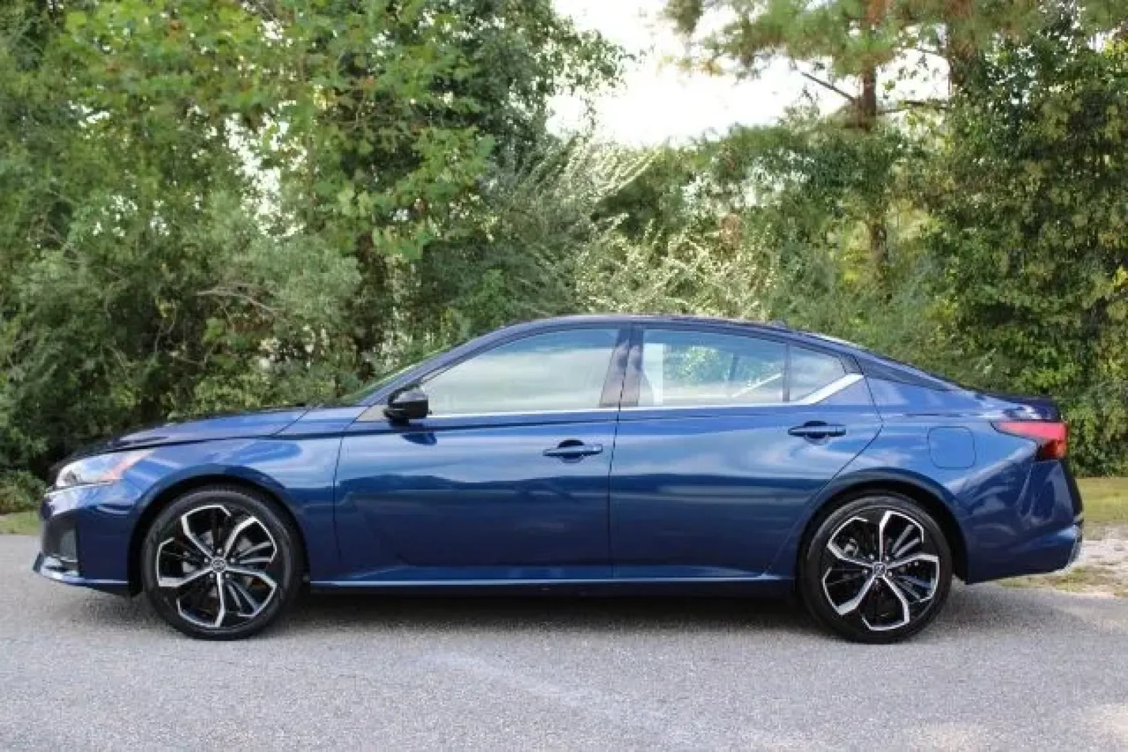 2023 /Sport Nissan Altima SR FWD (1N4BL4CV2PN) with an 2.5L I-4 gasoline direct injection engine, located at 3598 James B White Hwy South, Whiteville, NC, 28472, (910) 642-3196, 34.294846, -78.732613 - **Unleash Your Daily Drive with the 2023 Nissan Altima SR FWD Your Affordable Road Companion!**<br /> <br /> Are you searching for the perfect vehicle that blends comfort, style, and reliability? Look no further! The 2023 Nissan Altima SR FWD is not just a car; it's a lifestyle choice. Whether you' - Photo#4