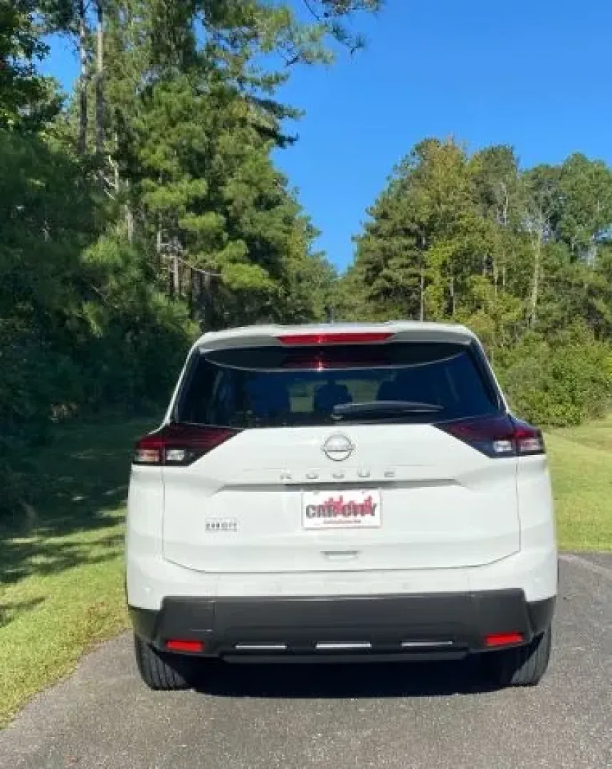 2024 Nissan Rogue S FWD (5N1BT3AA7RC) with an VC-Turbo 1.5L I-3 gasoline direct injection engine, located at 9146 Ocean Hwy West, Calabash, NC, 28467, (910) 579-1110, 33.928635, -78.576157 - Embrace adventure and elevate your lifestyle with the 2024 Nissan Rogue, a versatile SUV perfect for families, commuters, and weekend warriors alike. At Car City - Calabash, located at 9146 Ocean Hwy West, Calabash, NC 28467, we specialize in providing quality used vehicles that fit every budget. Wi - Photo#3