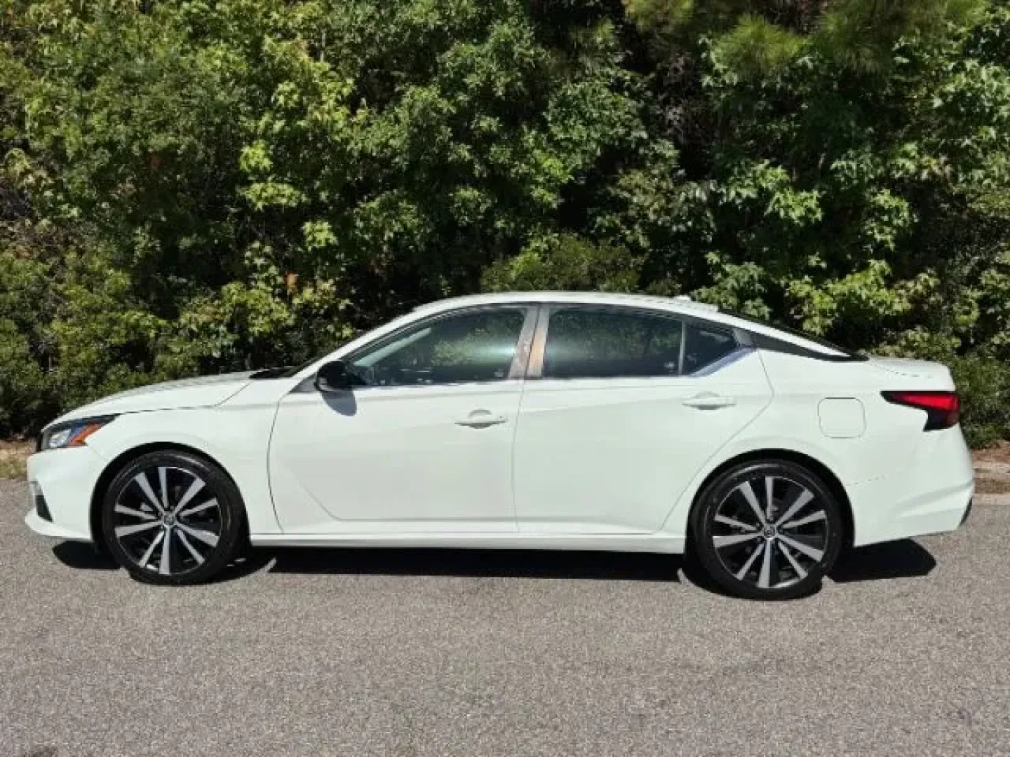 2022 /BLACK LEATHER/CLOTH Nissan Altima 2.5 SR (1N4BL4CV1NN) with an 2.5L L4 DOHC 16V engine, Continuously Variabl transmission, located at 2761 East Hwy 501, Conway, SC, 29526, (843) 331-1151, 33.781528, -78.989883 - **Drive Your Next Adventure with the 2022 Nissan Altima at Car City - Conway!**<br /> <br /> Are you in the market for a sedan that effortlessly combines comfort, style, and performance? Look no further than this stunning 2022 Nissan Altima, available now at Car City - Conway. This vehicle isn't jus - Photo#2
