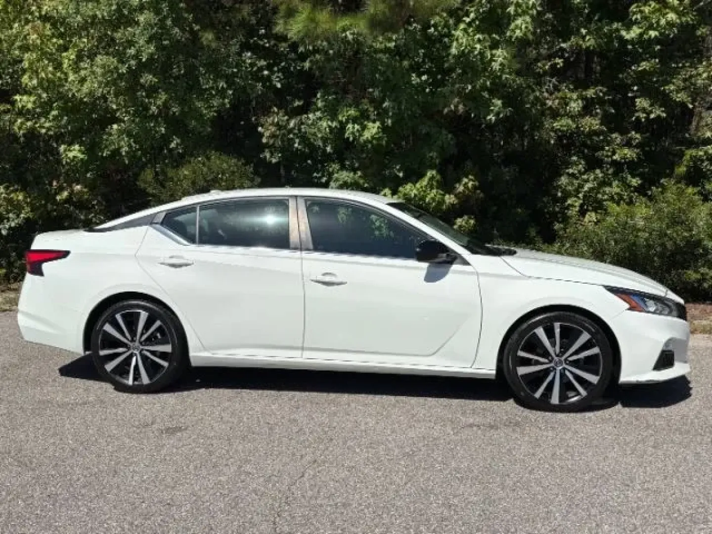 2022 /BLACK LEATHER/CLOTH Nissan Altima 2.5 SR (1N4BL4CV1NN) with an 2.5L L4 DOHC 16V engine, Continuously Variabl transmission, located at 2761 East Hwy 501, Conway, SC, 29526, (843) 331-1151, 33.781528, -78.989883 - **Drive Your Next Adventure with the 2022 Nissan Altima at Car City - Conway!**<br /> <br /> Are you in the market for a sedan that effortlessly combines comfort, style, and performance? Look no further than this stunning 2022 Nissan Altima, available now at Car City - Conway. This vehicle isn't jus - Photo#3