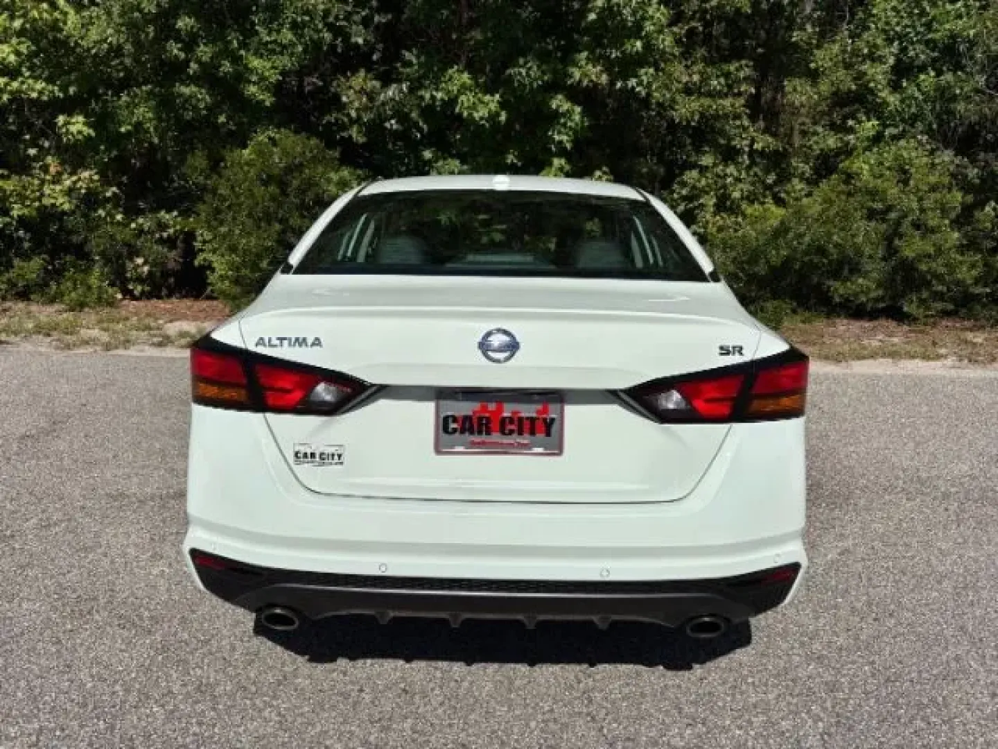 2022 /BLACK LEATHER/CLOTH Nissan Altima 2.5 SR (1N4BL4CV1NN) with an 2.5L L4 DOHC 16V engine, Continuously Variabl transmission, located at 2761 East Hwy 501, Conway, SC, 29526, (843) 331-1151, 33.781528, -78.989883 - **Drive Your Next Adventure with the 2022 Nissan Altima at Car City - Conway!**<br /> <br /> Are you in the market for a sedan that effortlessly combines comfort, style, and performance? Look no further than this stunning 2022 Nissan Altima, available now at Car City - Conway. This vehicle isn't jus - Photo#5