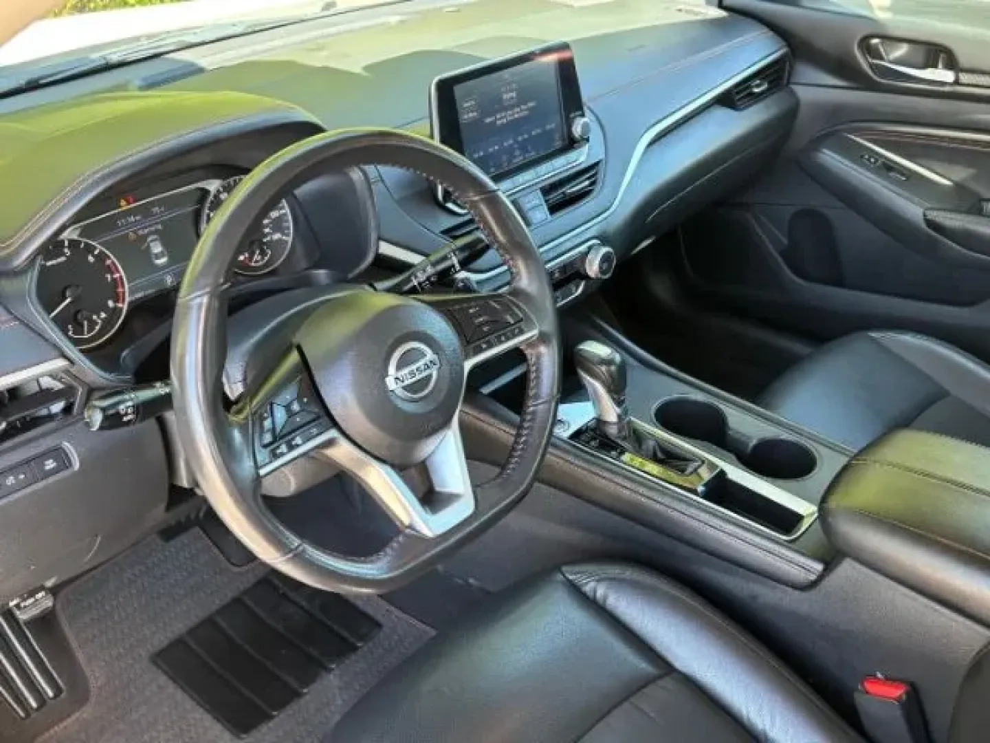 2022 /BLACK LEATHER/CLOTH Nissan Altima 2.5 SR (1N4BL4CV1NN) with an 2.5L L4 DOHC 16V engine, Continuously Variabl transmission, located at 2761 East Hwy 501, Conway, SC, 29526, (843) 331-1151, 33.781528, -78.989883 - **Drive Your Next Adventure with the 2022 Nissan Altima at Car City - Conway!**<br /> <br /> Are you in the market for a sedan that effortlessly combines comfort, style, and performance? Look no further than this stunning 2022 Nissan Altima, available now at Car City - Conway. This vehicle isn't jus - Photo#9