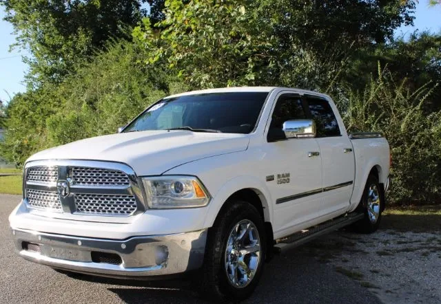 2017 Ram 1500 Laramie Crew Cab 4x2 5'7 Box