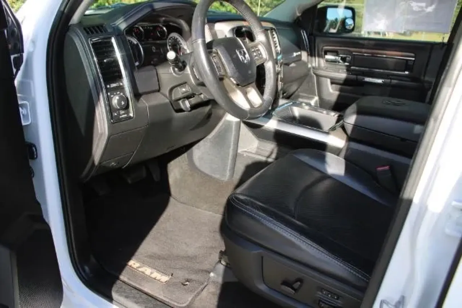 2017 Ram 1500 Laramie Crew Cab 4x2 5'7 Box (1C6RR6NT6HS) with an Other engine, located at 3598 James B White Hwy South, Whiteville, NC, 28472, (910) 642-3196, 34.294846, -78.732613 - Elevate your driving experience and unlock endless adventures with this stunning 2017 Ram 1500 Laramie Crew Cab, an exceptional choice for those seeking a balance of power, comfort, and versatility. If you're looking for a dependable truck that can seamlessly transition from daily commutes to weeken - Photo#8