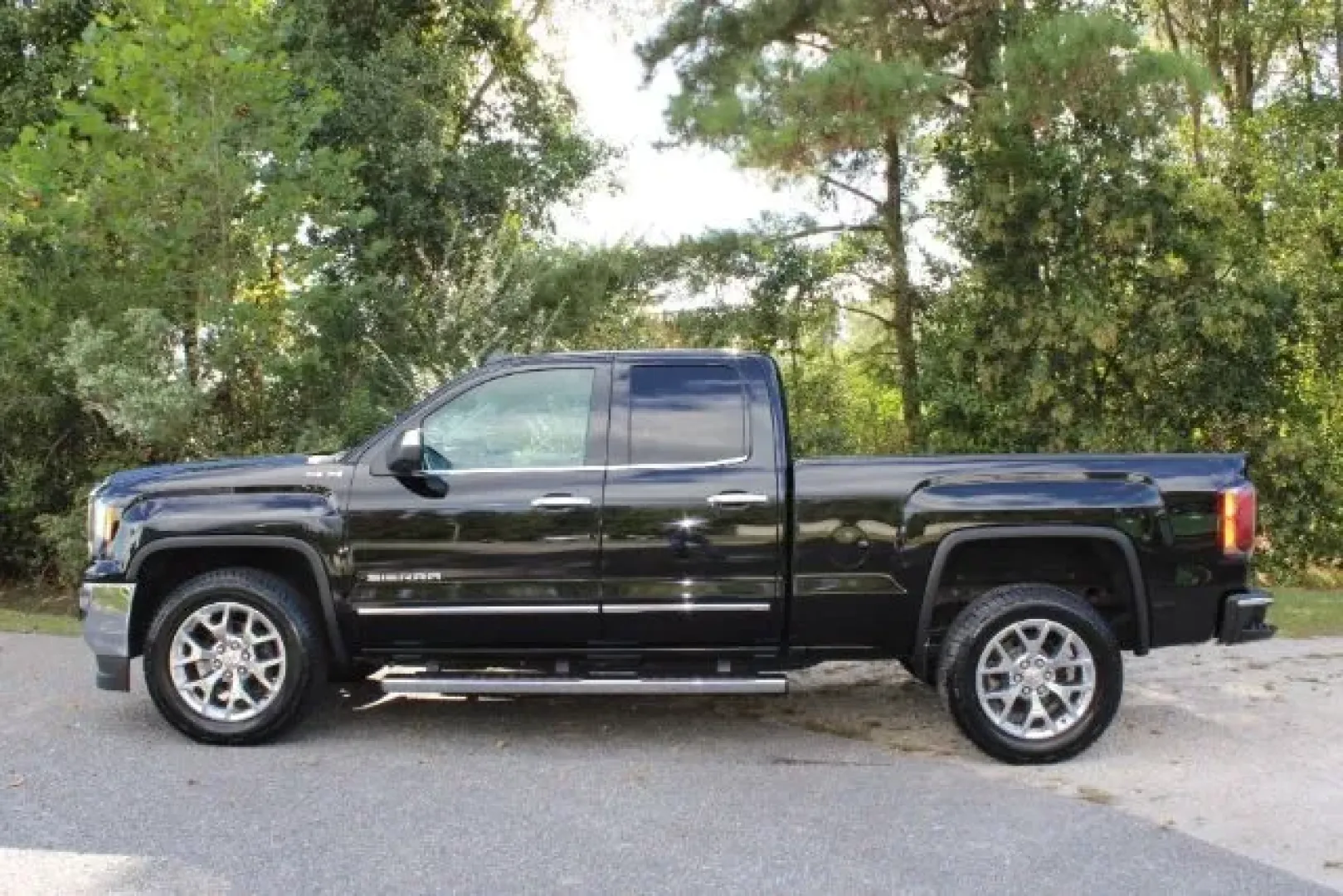 2017 GMC Sierra 1500 SLT (1GTV2NECXHZ) with an EcoTec3 6.2L V-8 gasoline direct injection engine, located at 3598 James B White Hwy South, Whiteville, NC, 28472, (910) 642-3196, 34.294846, -78.732613 - Unlock the potential of adventure with this stunning 2017 GMC Sierra 1500 SLT, the ultimate pick-up truck perfect for both work and play. Whether you're hauling equipment for a weekend project or taking the family on a road trip along the beautiful coastal highways, this vehicle embodies versatility - Photo#4