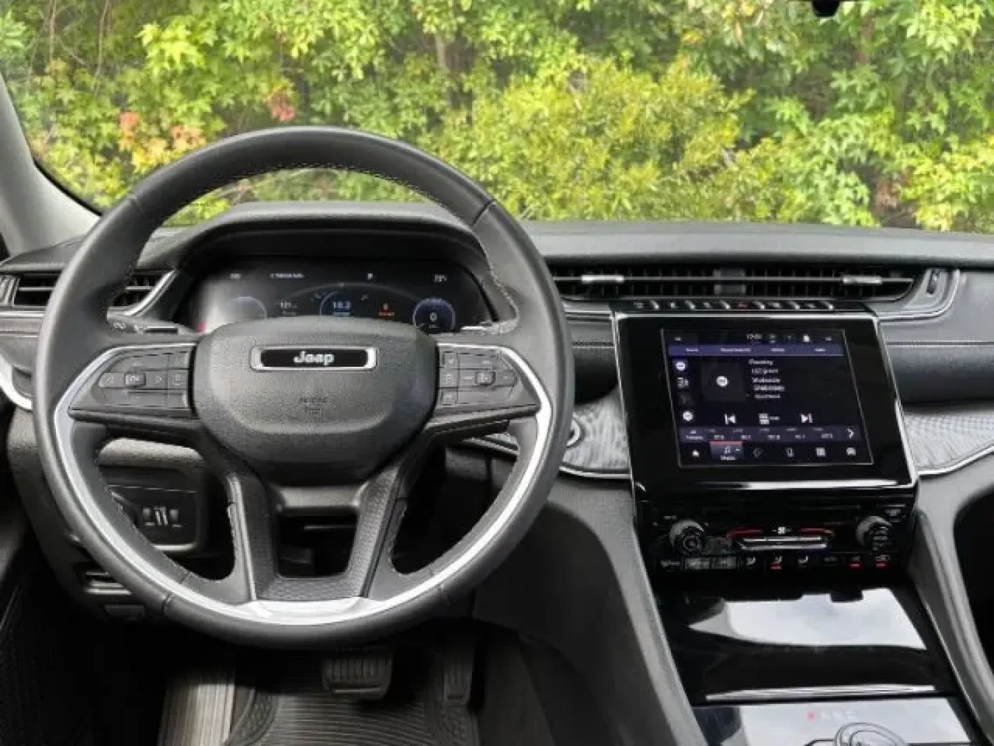 2023 /Global Black Jeep Grand Cherokee Laredo 4x4 (1C4RJHAG6PC) with an Pentastar 3.6L V-6 DOHC engine, located at 2761 East Hwy 501, Conway, SC, 29526, (843) 331-1151, 33.781528, -78.989883 - **Adventure Awaits with the 2023 Jeep Grand Cherokee Laredo 4x4 at Car City - Conway!**<br /> <br /> Are you ready for your next adventure? Whether you're a growing family seeking a reliable SUV for school runs and weekend getaways or an outdoor enthusiast craving a vehicle that can tackle rugged te - Photo#7