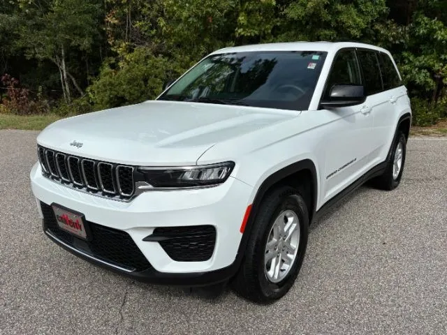 photo of 2023 Jeep Grand Cherokee Laredo 4x4