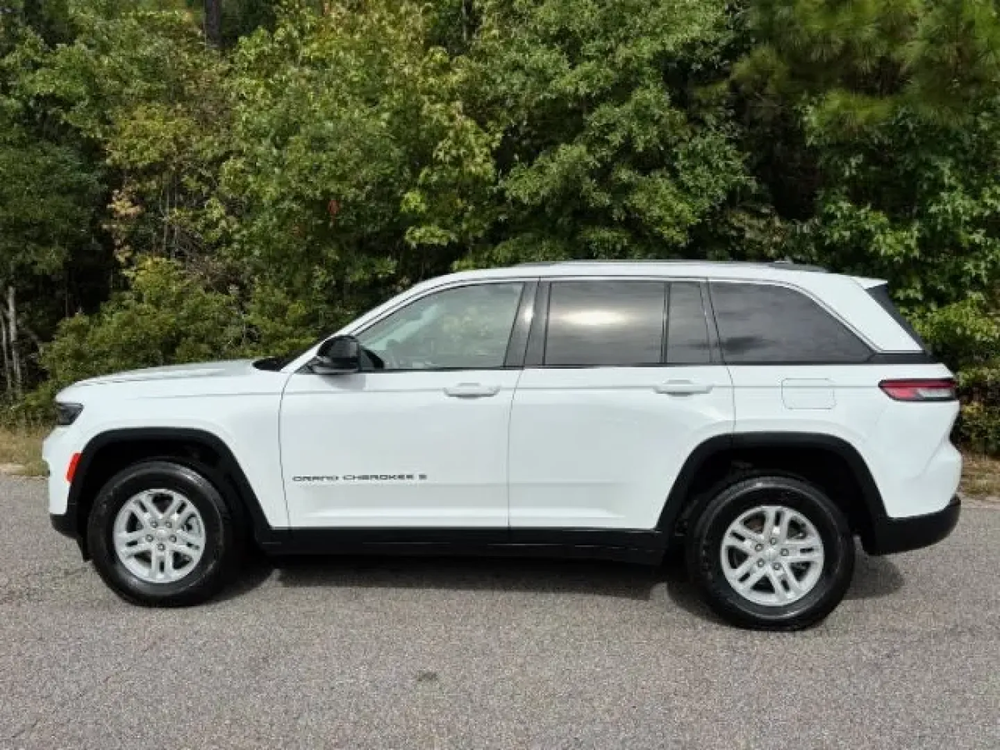 2023 /Global Black Jeep Grand Cherokee Laredo 4x4 (1C4RJHAG6PC) with an Pentastar 3.6L V-6 DOHC engine, located at 3598 James B White Hwy South, Whiteville, NC, 28472, (910) 642-3196, 34.294846, -78.732613 - **Adventure Awaits with the 2023 Jeep Grand Cherokee Laredo 4x4 at Car City - Conway!**<br /> <br /> Are you ready for your next adventure? Whether you're a growing family seeking a reliable SUV for school runs and weekend getaways or an outdoor enthusiast craving a vehicle that can tackle rugged te - Photo#2
