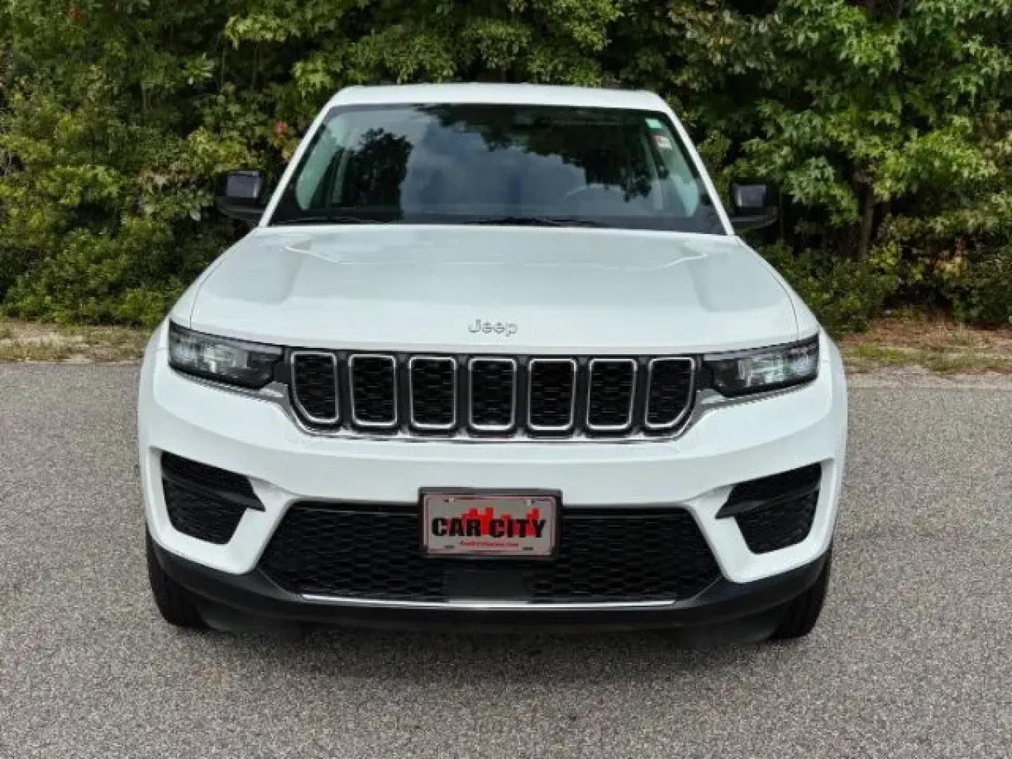 2023 /Global Black Jeep Grand Cherokee Laredo 4x4 (1C4RJHAG6PC) with an Pentastar 3.6L V-6 DOHC engine, located at 3598 James B White Hwy South, Whiteville, NC, 28472, (910) 642-3196, 34.294846, -78.732613 - **Adventure Awaits with the 2023 Jeep Grand Cherokee Laredo 4x4 at Car City - Conway!**<br /> <br /> Are you ready for your next adventure? Whether you're a growing family seeking a reliable SUV for school runs and weekend getaways or an outdoor enthusiast craving a vehicle that can tackle rugged te - Photo#4