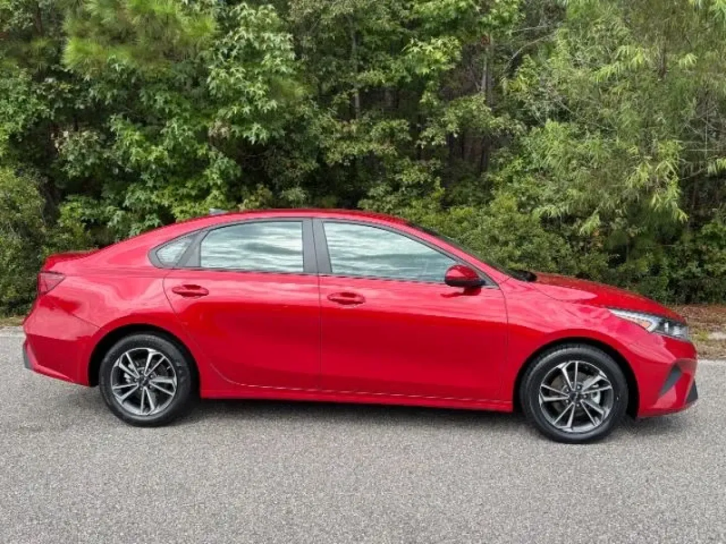 2024 /Black Kia Forte LXS (3KPF24AD7RE) with an 2L I-4 DOHC engine, located at 9146 Ocean Hwy West, Calabash, NC, 28467, (910) 579-1110, 33.928635, -78.576157 - **Discover the Perfect Blend of Style and Functionality with the 2024 Kia Forte at Car City - Conway!**<br /> <br /> Are you searching for a reliable, stylish sedan that fits seamlessly into your busy lifestyle? Look no further than the 2024 Kia Forte, now available at Car City - Conway! This pre-ow - Photo#3