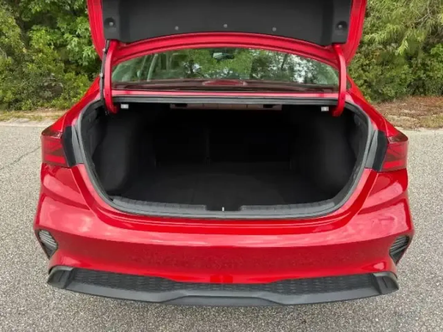 2024 /Black Kia Forte LXS (3KPF24AD7RE) with an 2L I-4 DOHC engine, CVT transmission, located at 9146 Ocean Hwy West, Calabash, NC, 28467, (910) 579-1110, 33.928635, -78.576157 - **Discover the Perfect Blend of Style and Functionality with the 2024 Kia Forte at Car City - Conway!**<br /> <br /> Are you searching for a reliable, stylish sedan that fits seamlessly into your busy lifestyle? Look no further than the 2024 Kia Forte, now available at Car City - Conway! This pre-ow - Photo#12