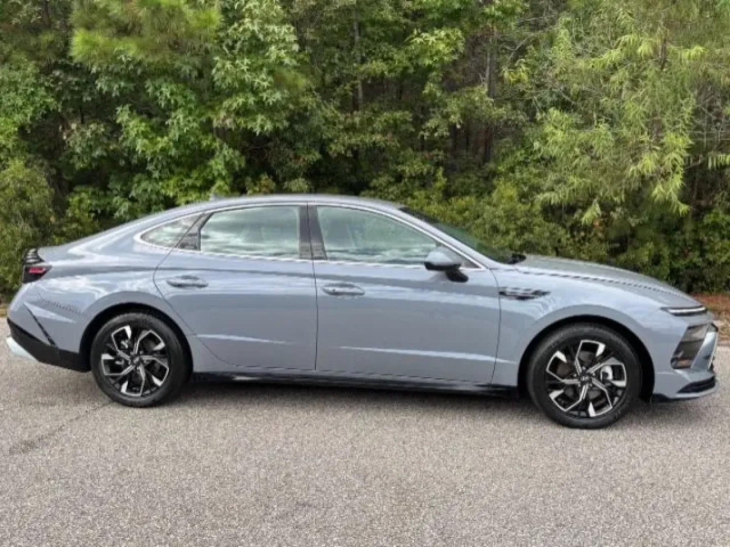 2024 /Dark Gray Hyundai Sonata SEL (KMHL64JA1RA) with an Smartstream 2.5L I-4 port/direct injection engine, located at 2761 East Hwy 501, Conway, SC, 29526, (843) 331-1151, 33.781528, -78.989883 - **Elevate Your Commuting Experience with the 2024 Hyundai Sonata SEL at Car City - Conway!**<br /> <br /> Are you looking for a stylish and practical sedan that seamlessly fits into your busy lifestyle? The 2024 Hyundai Sonata SEL is the perfect companion for your daily commute, weekend adventures, - Photo#3